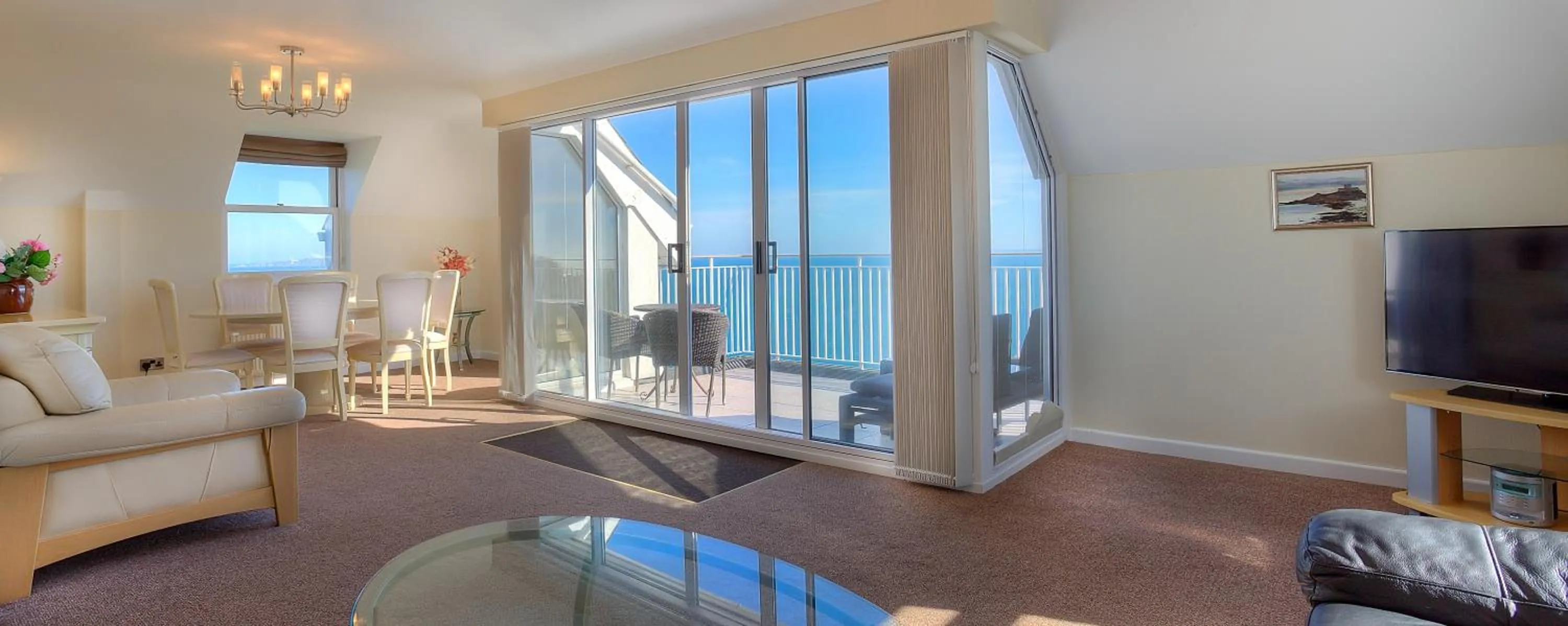 Photo of the whole room in Hotel Jerbourg