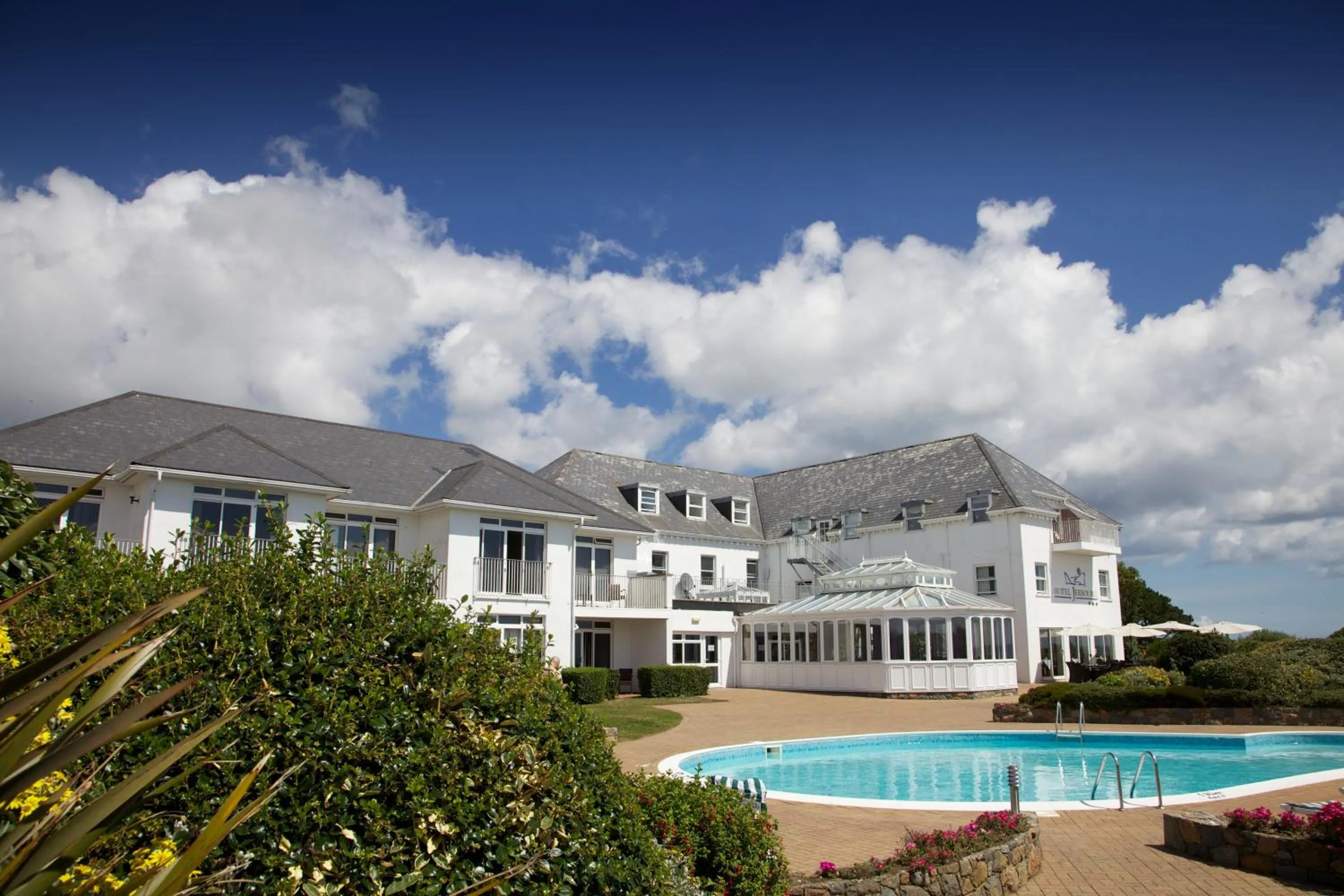 Facade/entrance in Hotel Jerbourg
