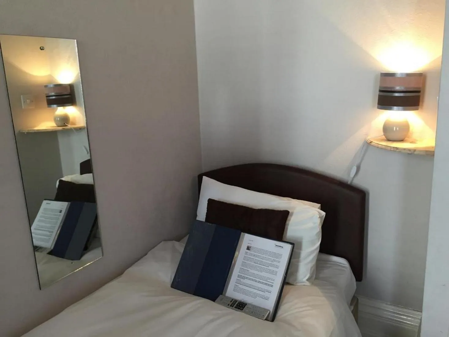 Bedroom, Bed in The Mowbray