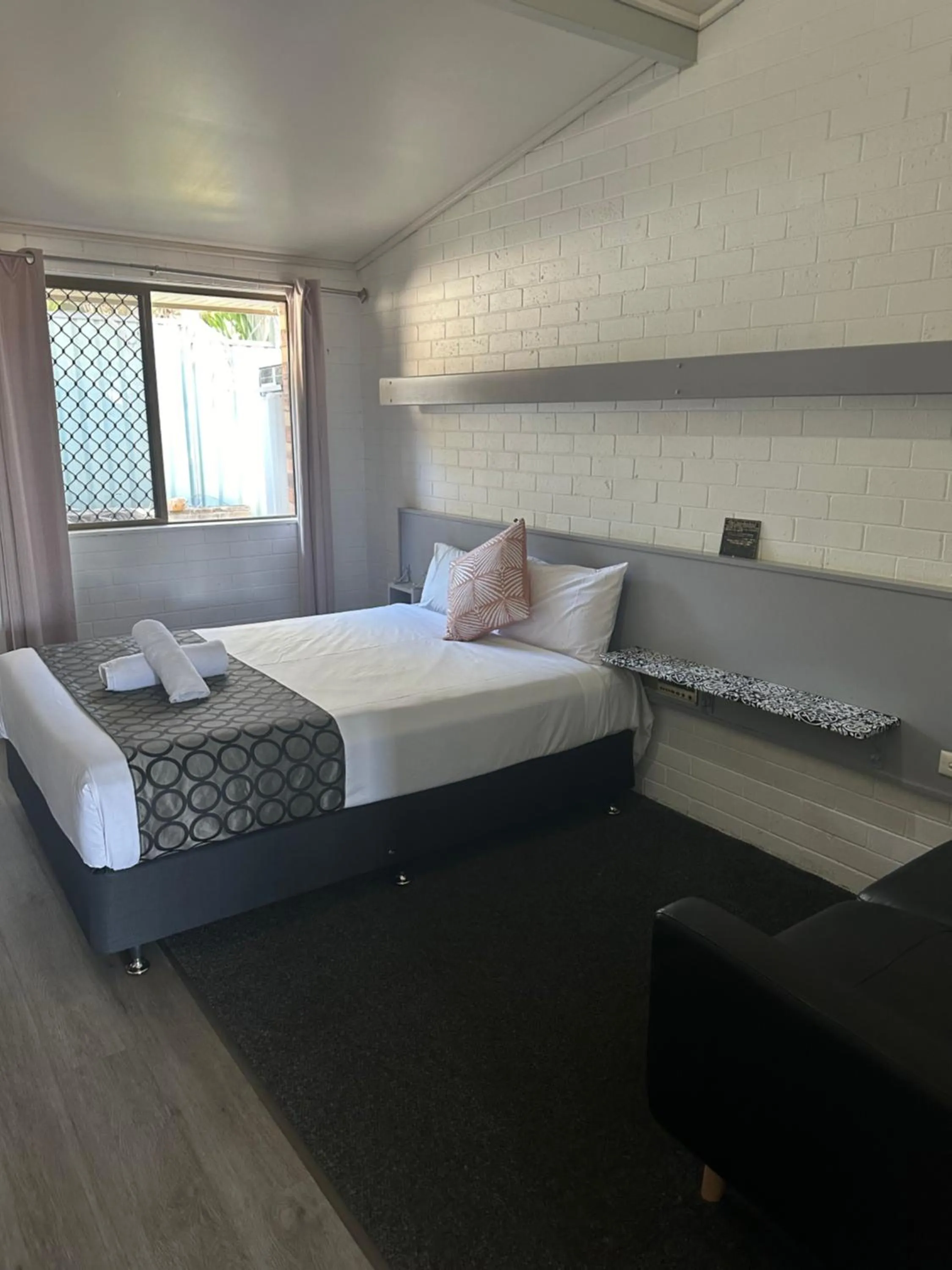 Bed in Allan Cunningham Motel