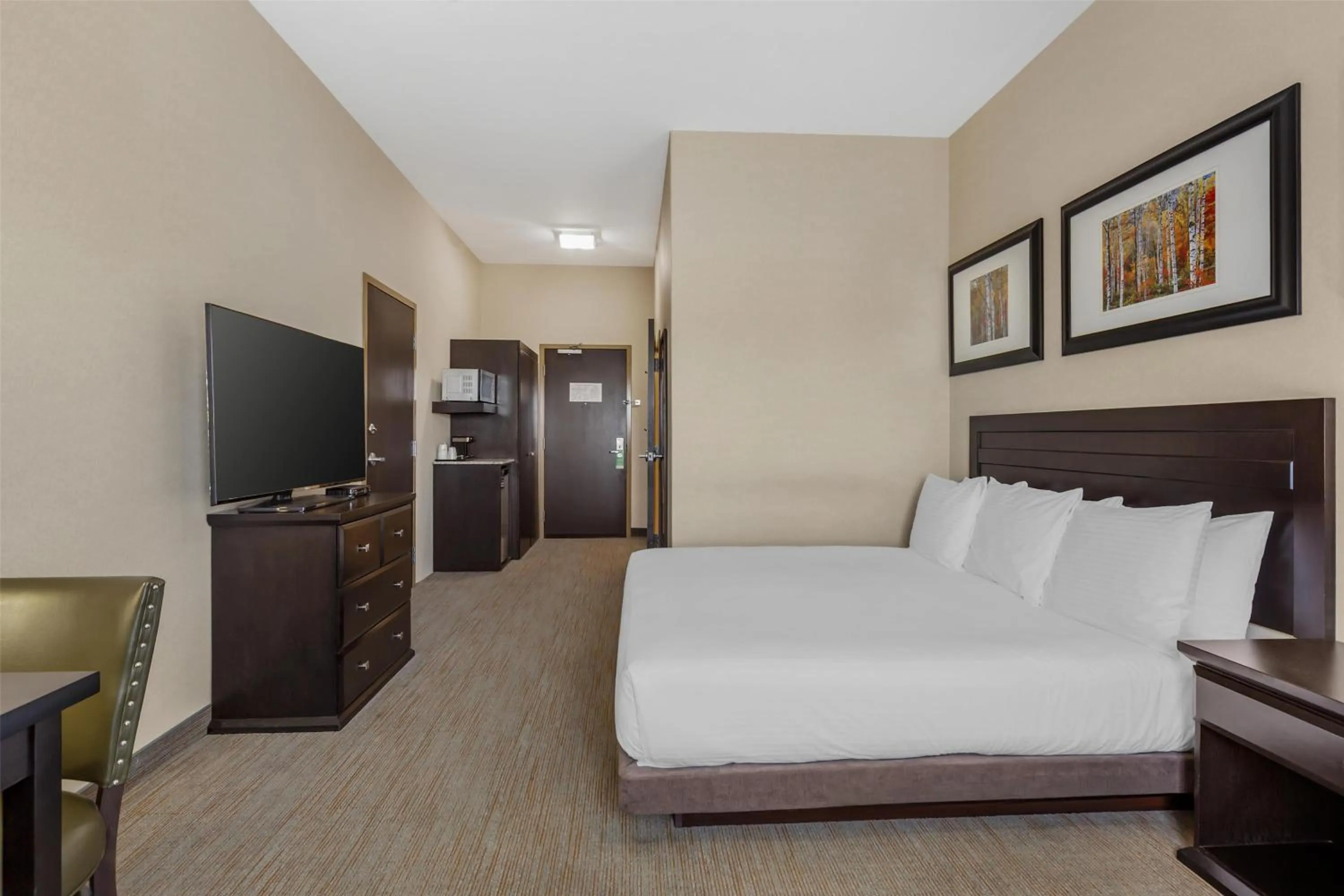 Bedroom, Bed in Best Western Wainwright Inn & Suites