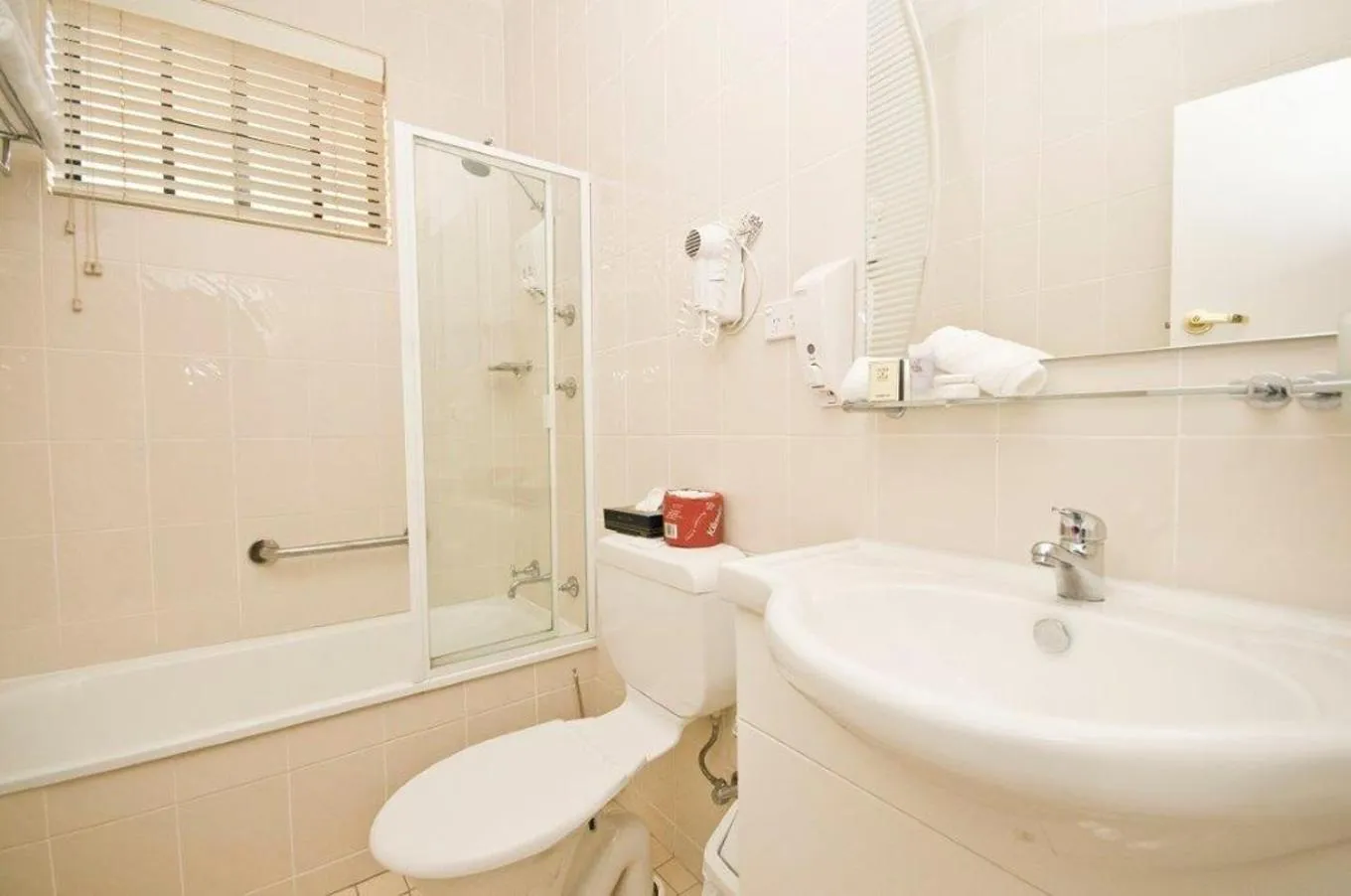 Bathroom in Country Plaza Motel