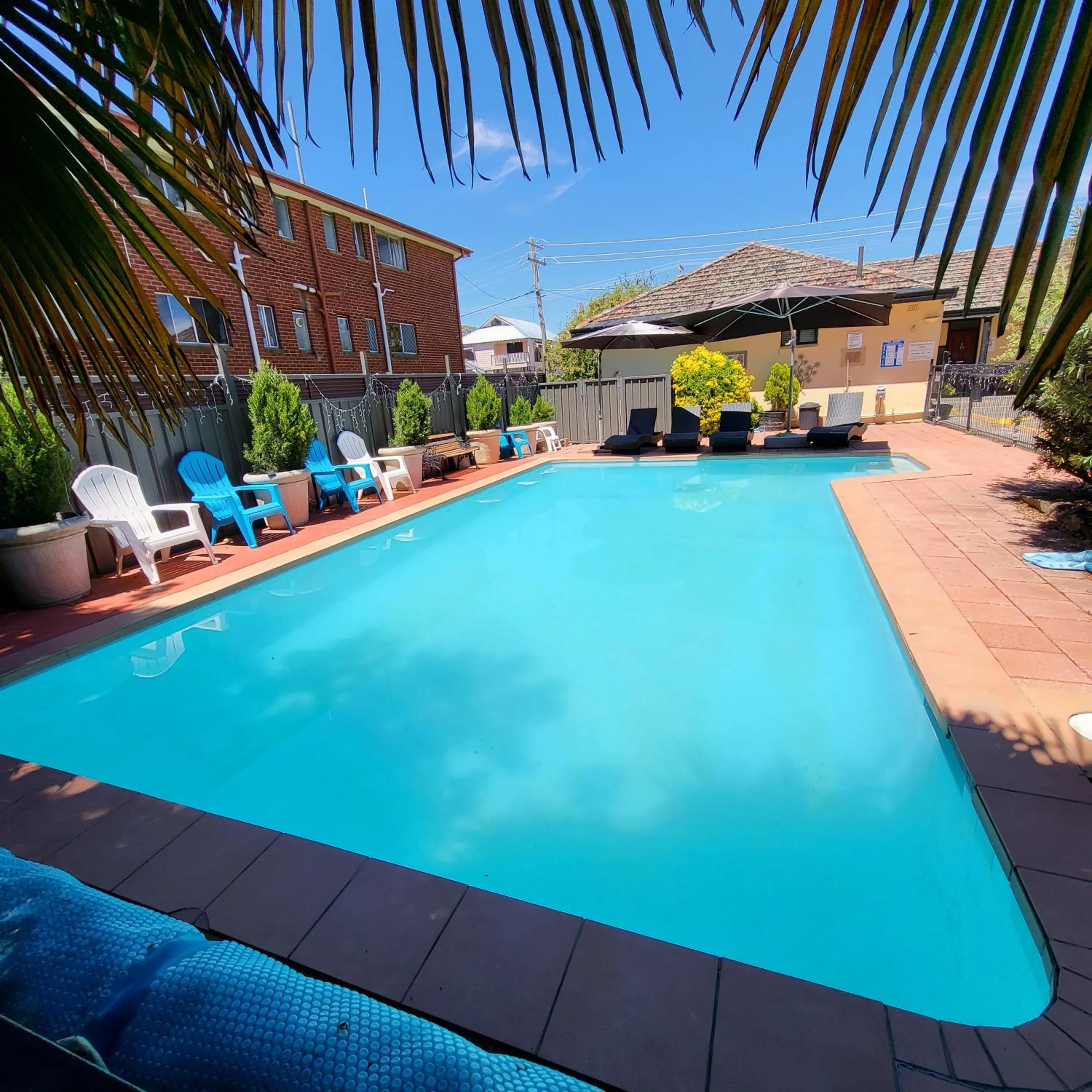 Swimming pool in Country Plaza Motel