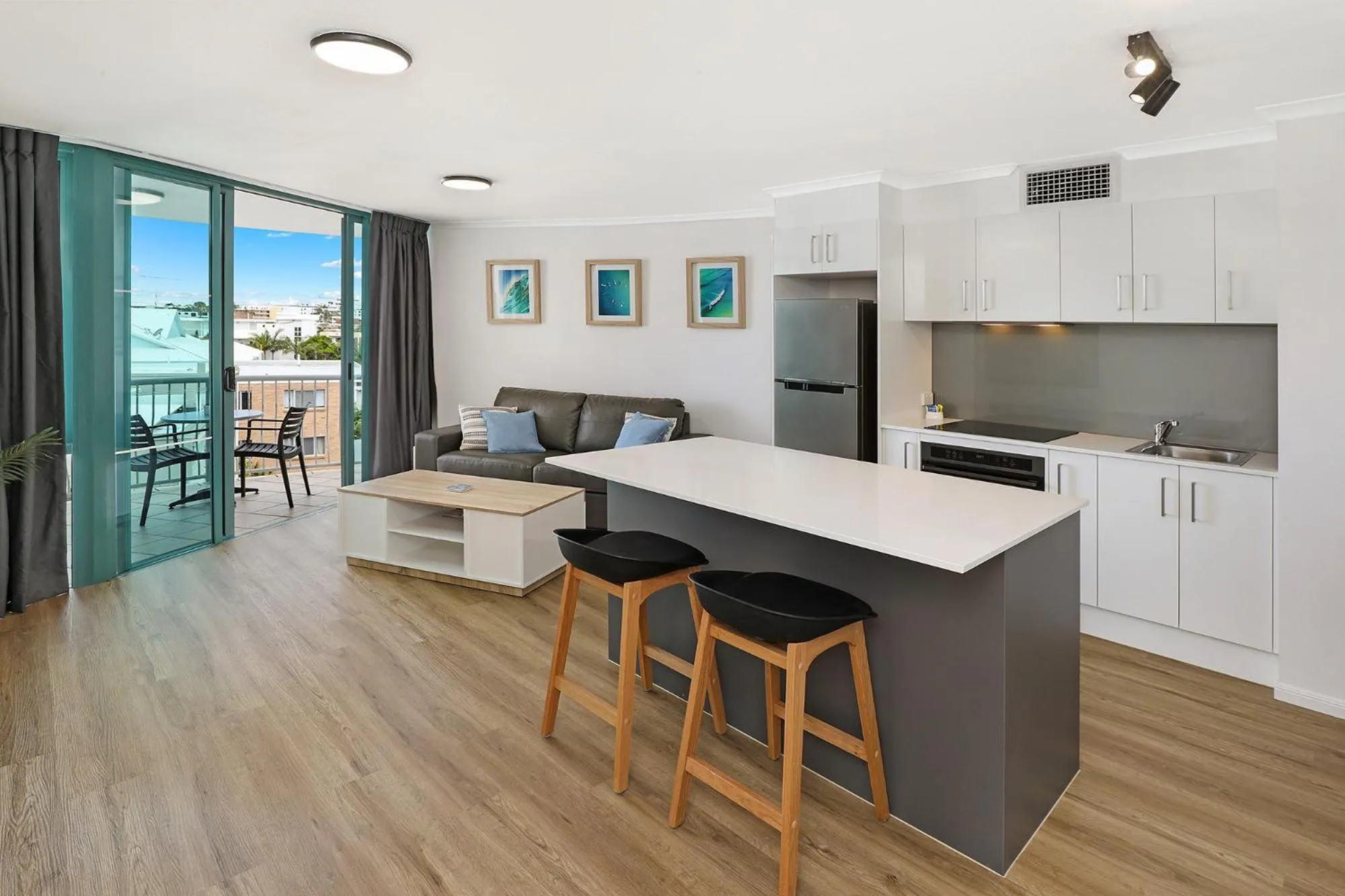 Kitchen or kitchenette in Grand Palais Boolarong Beachside Apartments