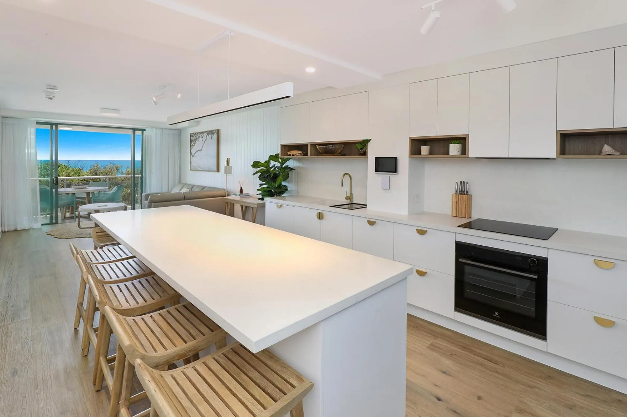 Kitchen or kitchenette in Grand Palais Boolarong Beachside Apartments