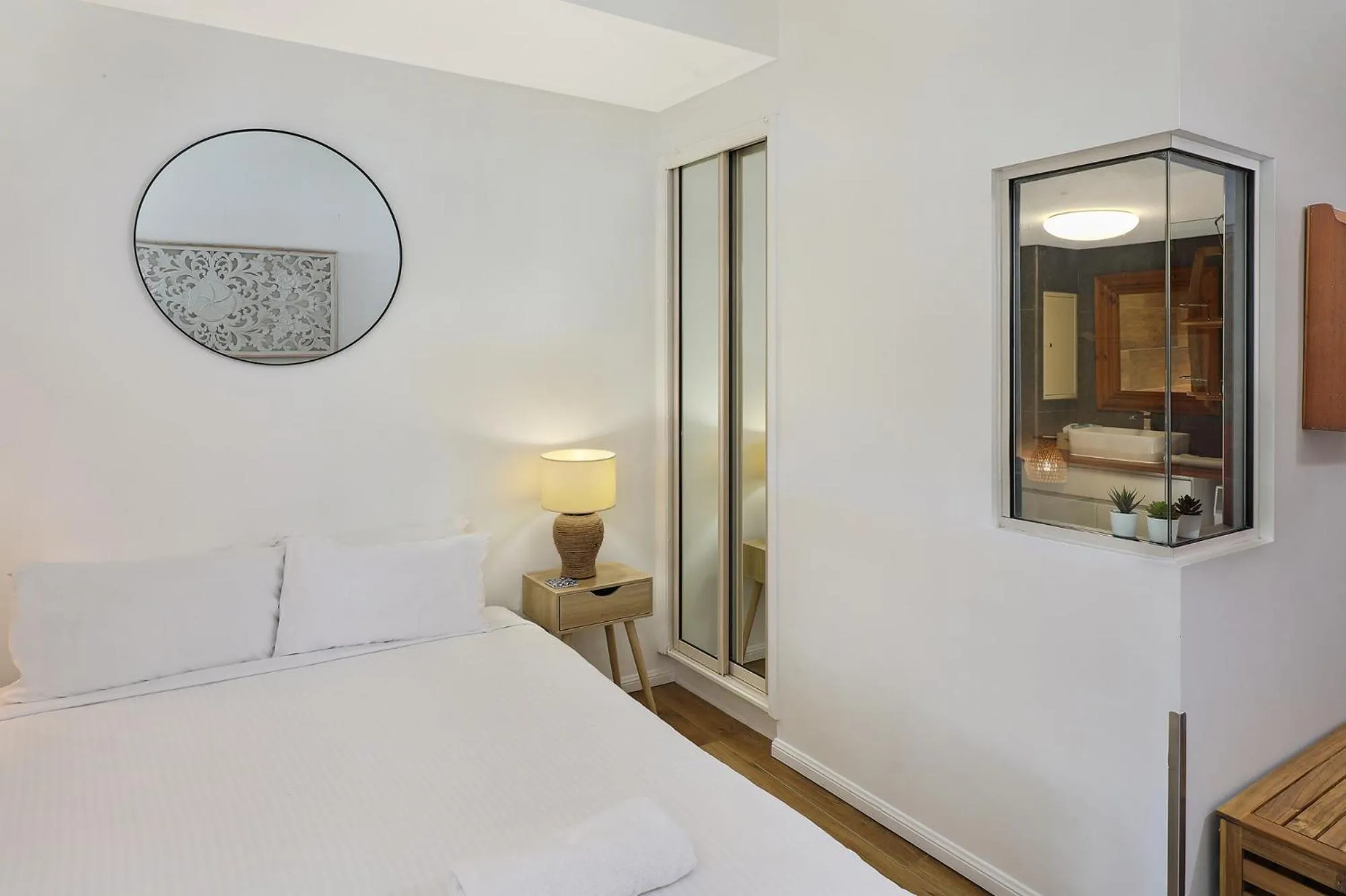 Bathroom, Bed in Grand Palais Boolarong Beachside Apartments