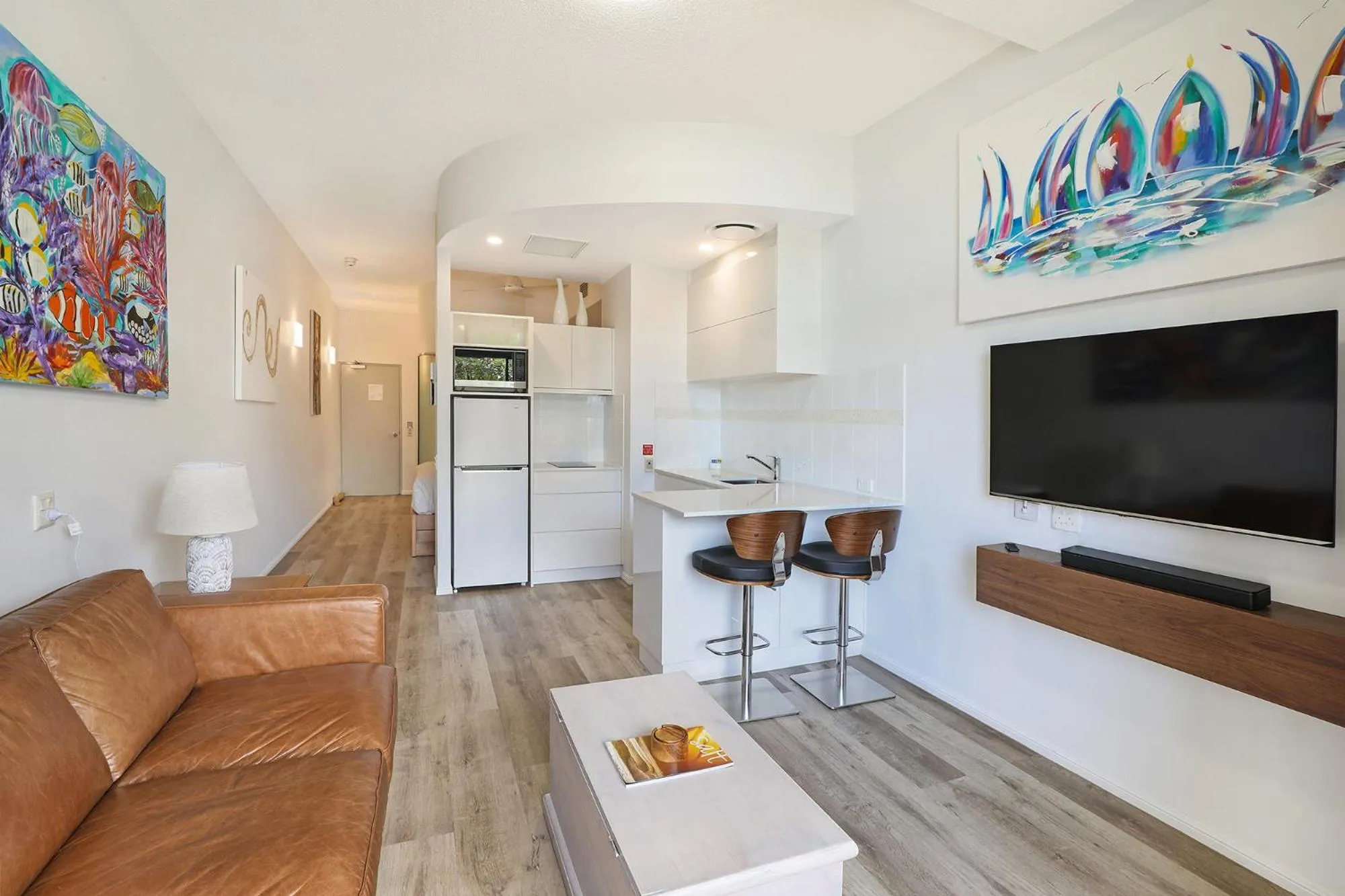 TV and multimedia in Grand Palais Boolarong Beachside Apartments