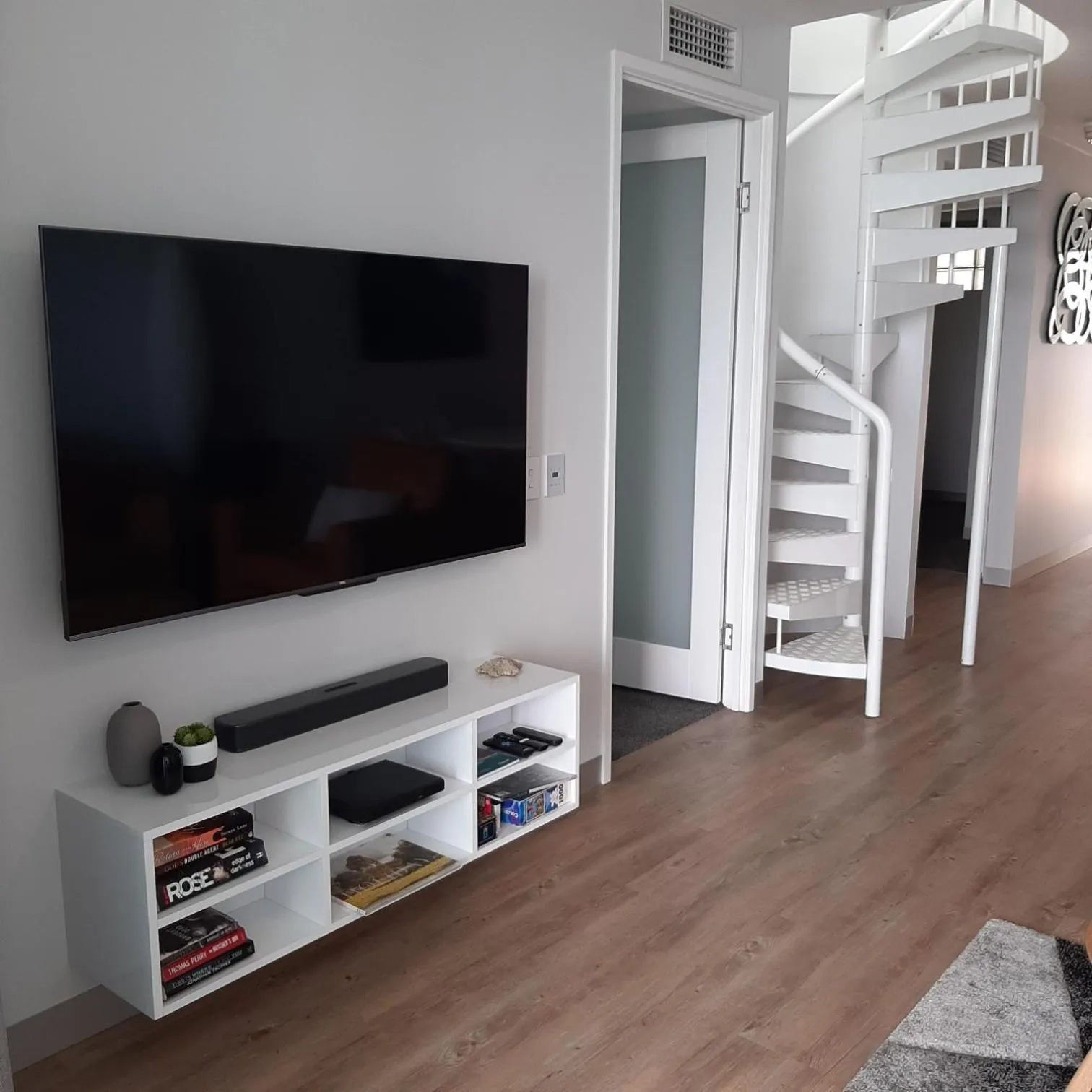 TV and multimedia in Grand Palais Boolarong Beachside Apartments