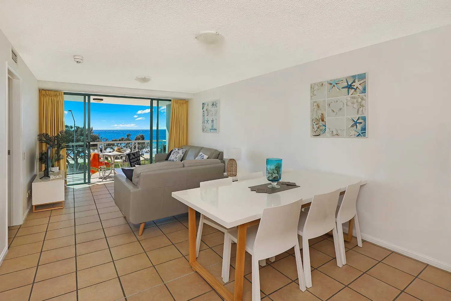 Seating area in Grand Palais Boolarong Beachside Apartments
