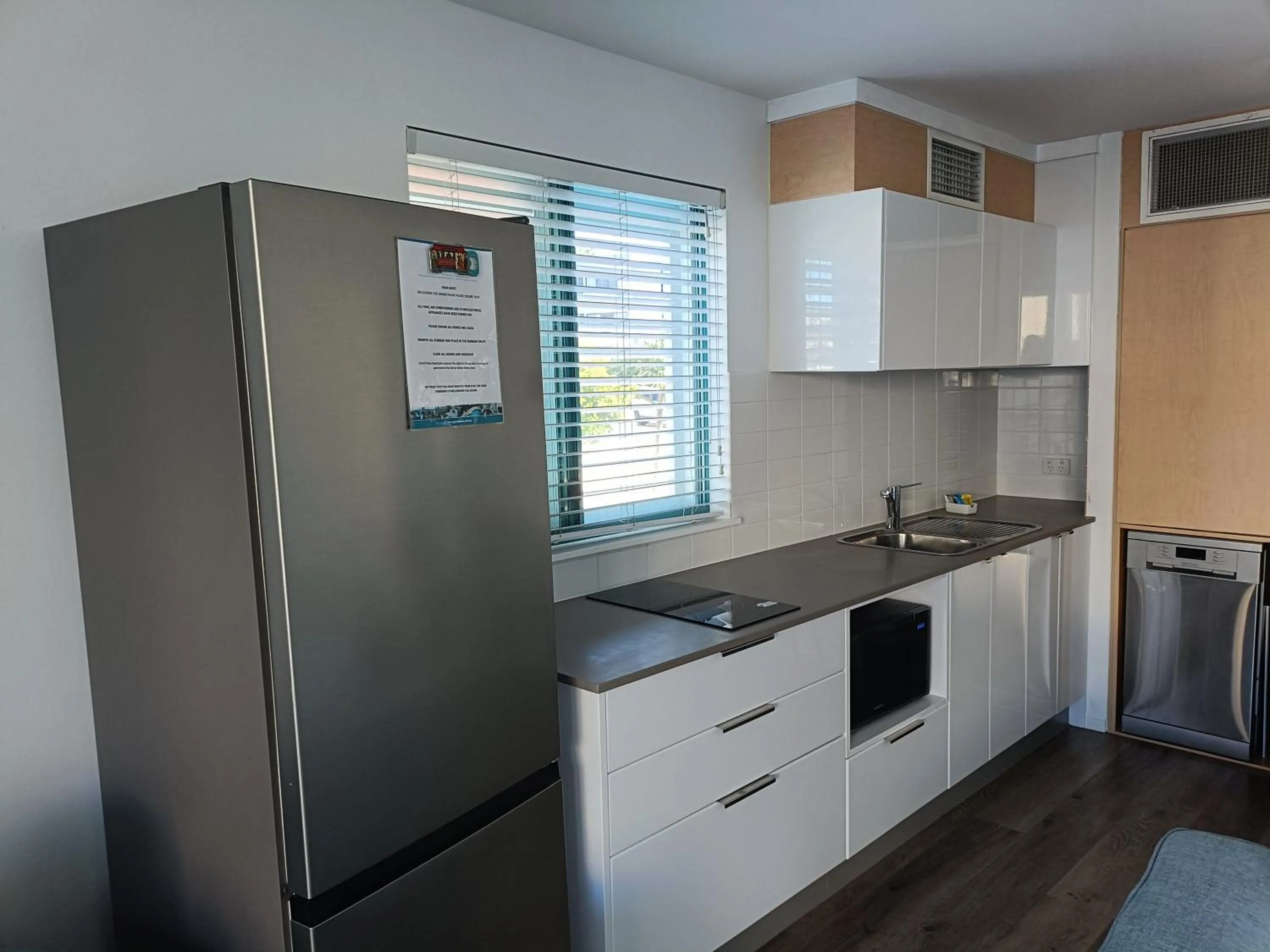 Grand Palais Boolarong Beachside Apartments