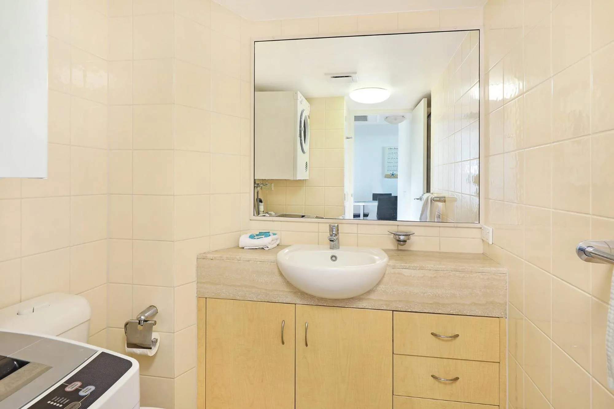 Bathroom in Grand Palais Boolarong Beachside Apartments