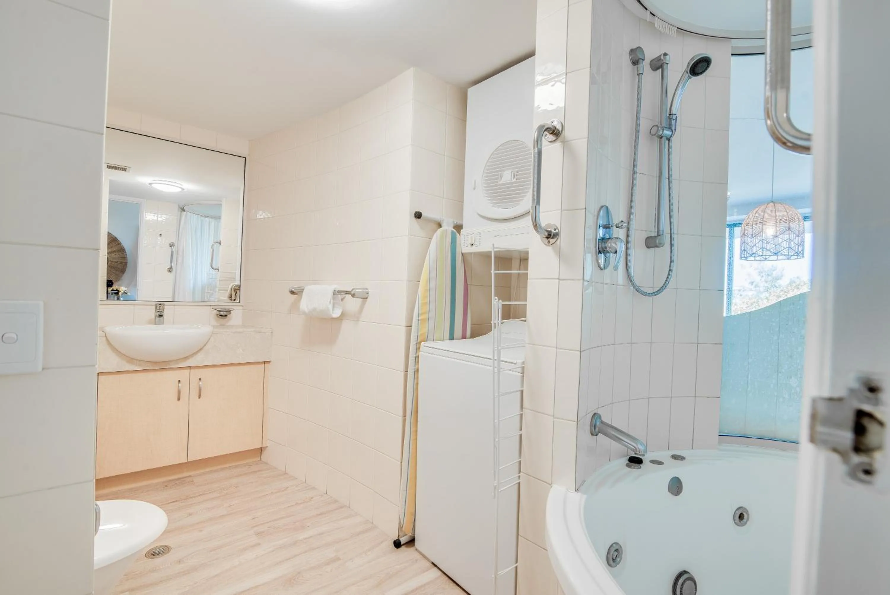 Bathroom in Grand Palais Boolarong Beachside Apartments