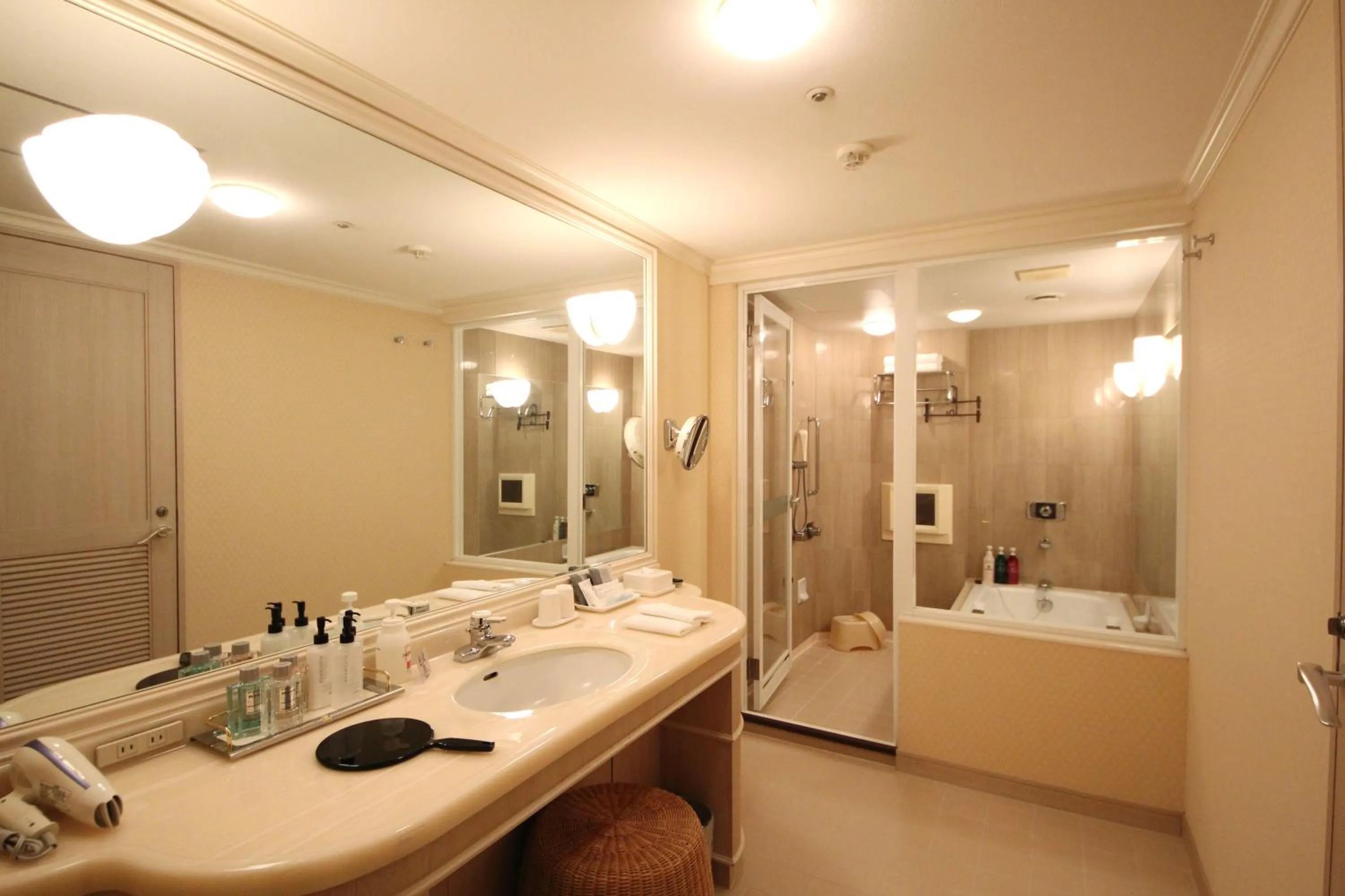 Shower in Chateraise Gateaux Kingdom Sapporo