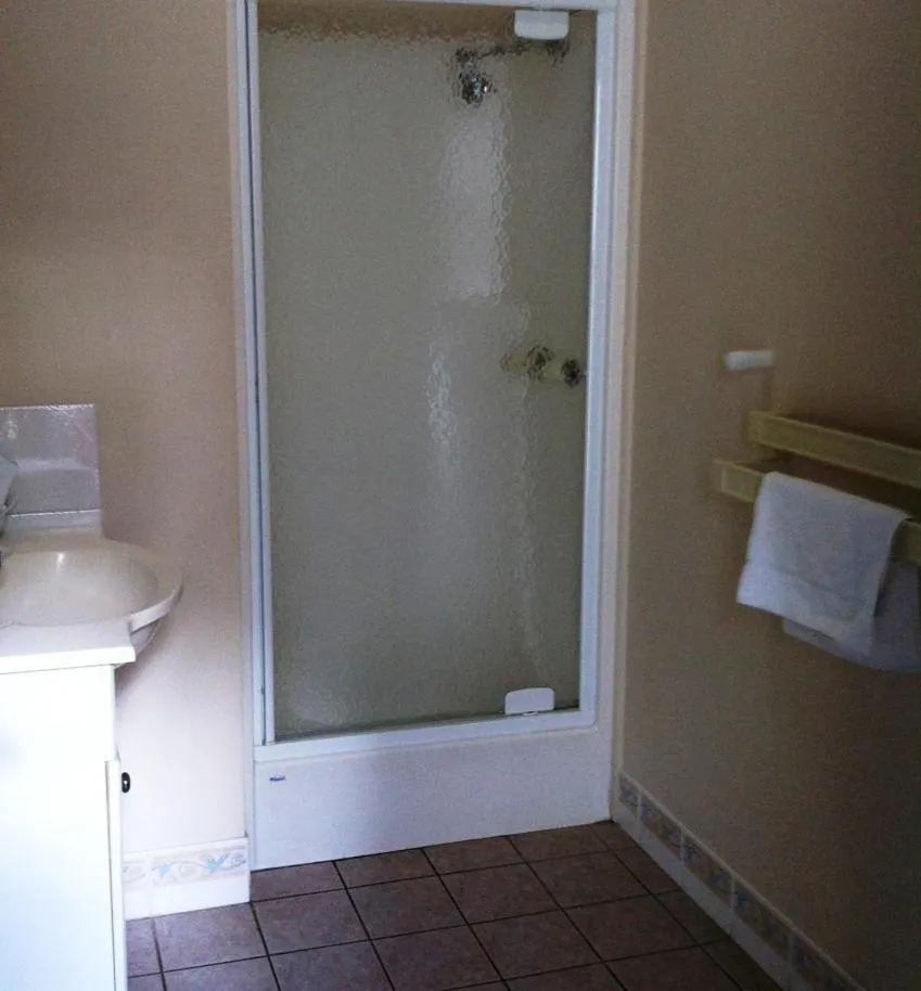 Bathroom in Edgewater Holiday Park