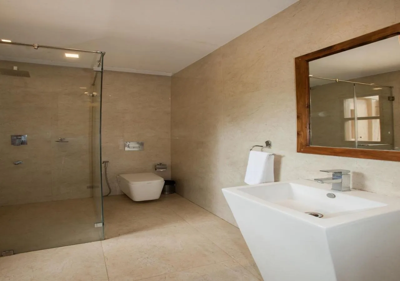 Shower in Oxygen Resorts Thekkady