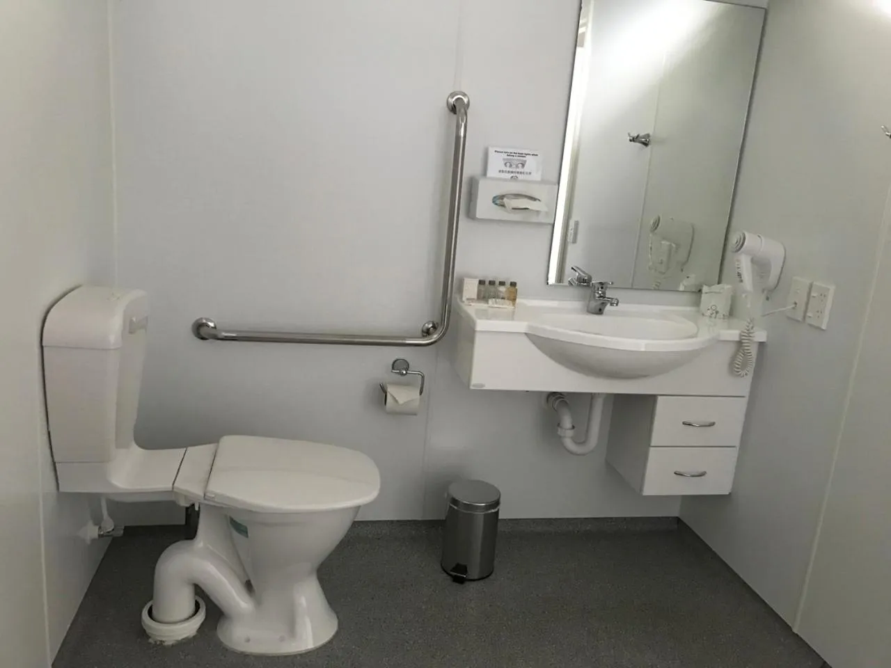Toilet in High Peaks Hotel