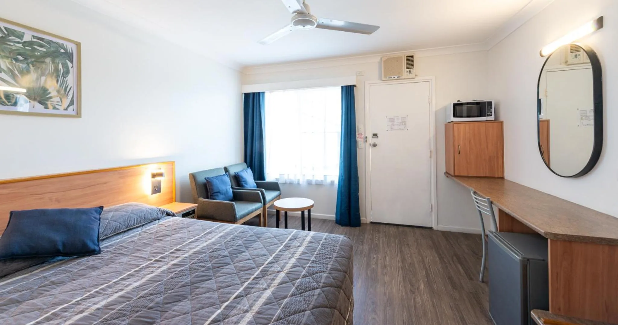 Bedroom, Bed in Riviera on Ruthven