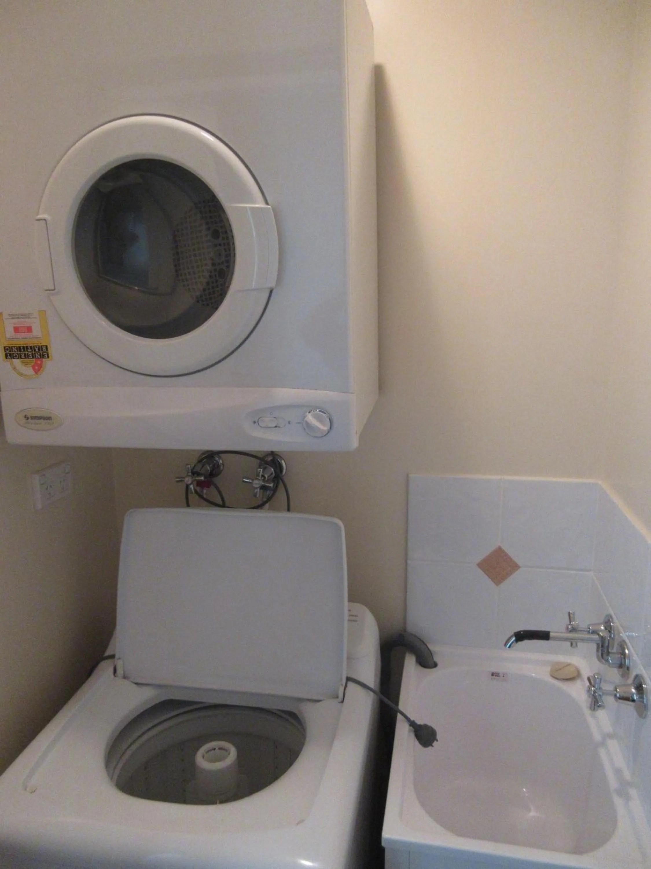 laundry in Riviera on Ruthven