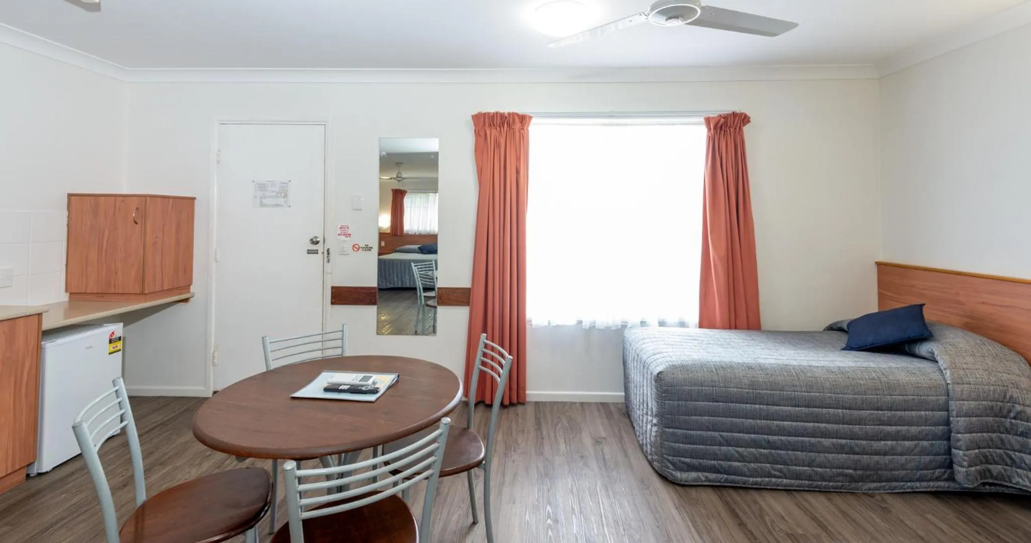 Bedroom, Bed in Riviera on Ruthven