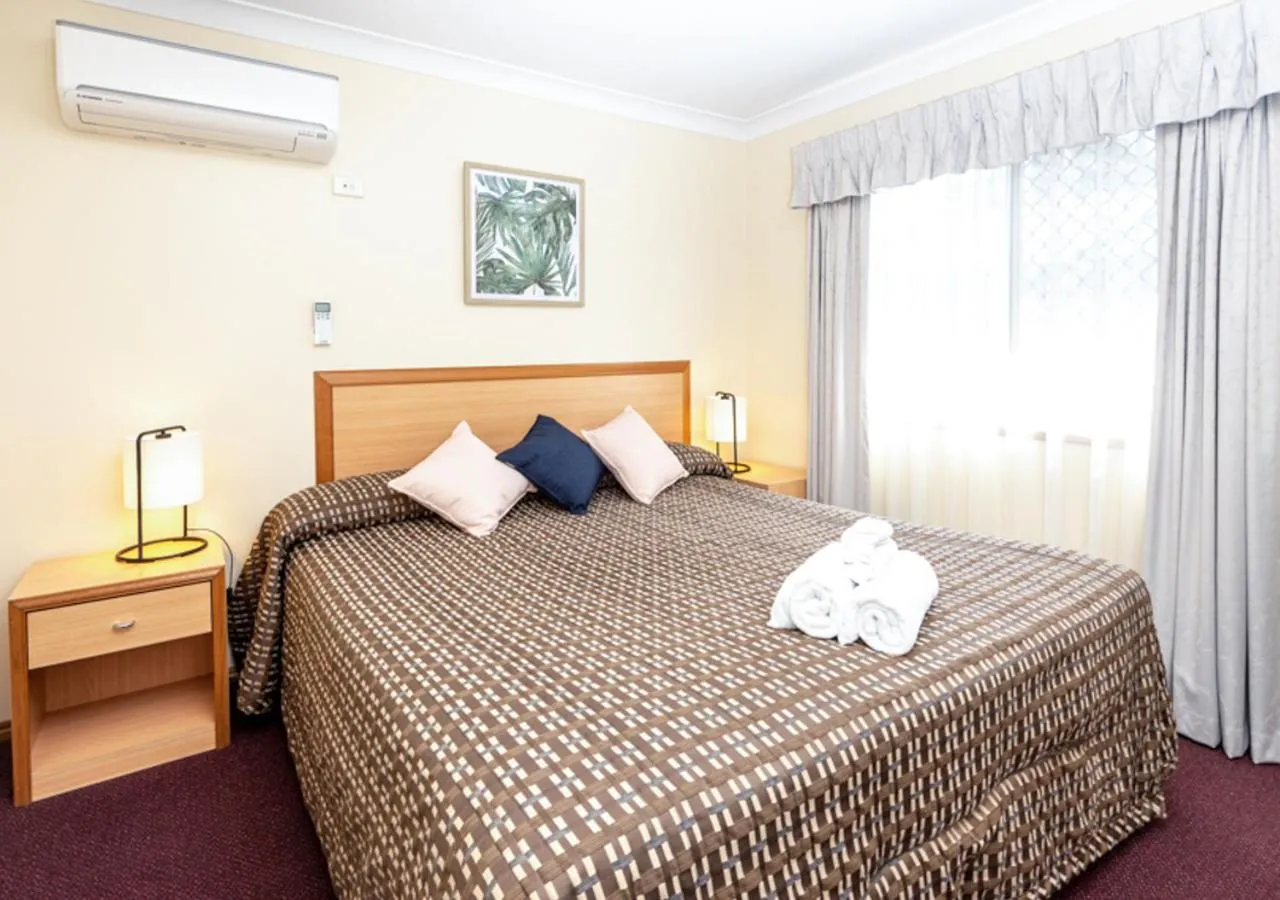 Bedroom, Bed in Riviera on Ruthven