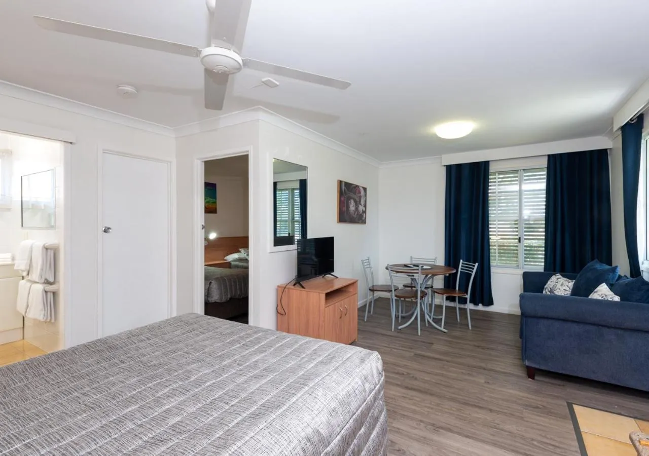 Living room, Bed in Riviera on Ruthven