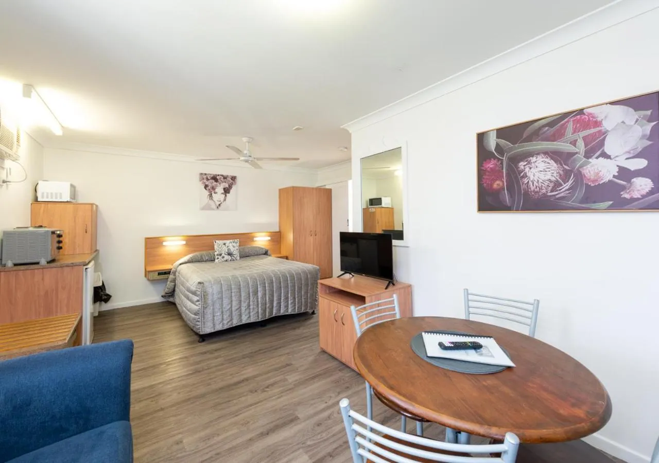 Bedroom, Bed in Riviera on Ruthven