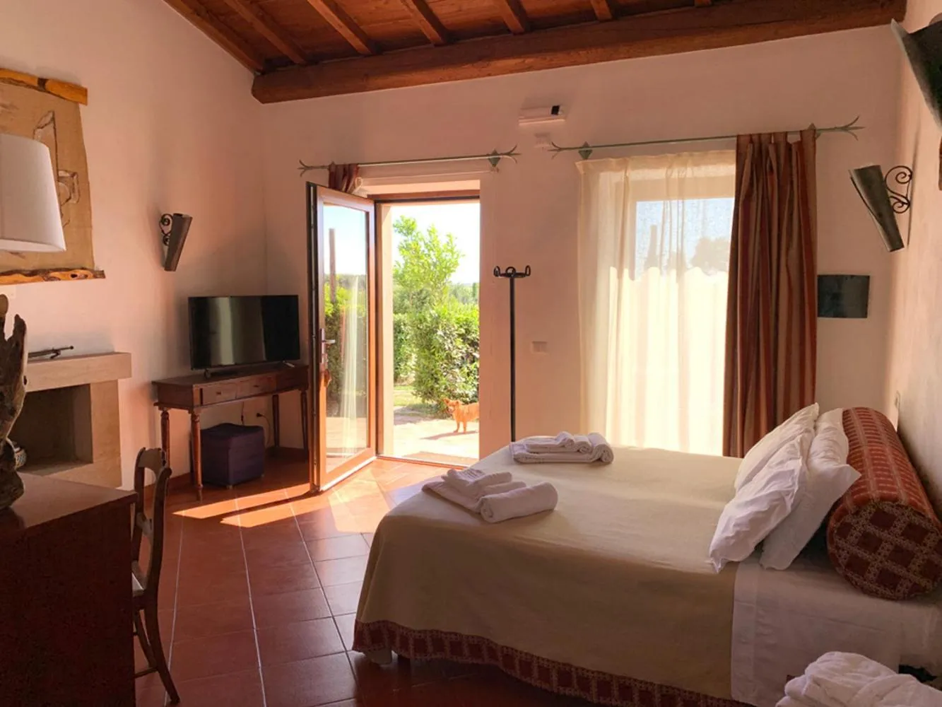 Bedroom, Bed in Resort Fonte Vulci