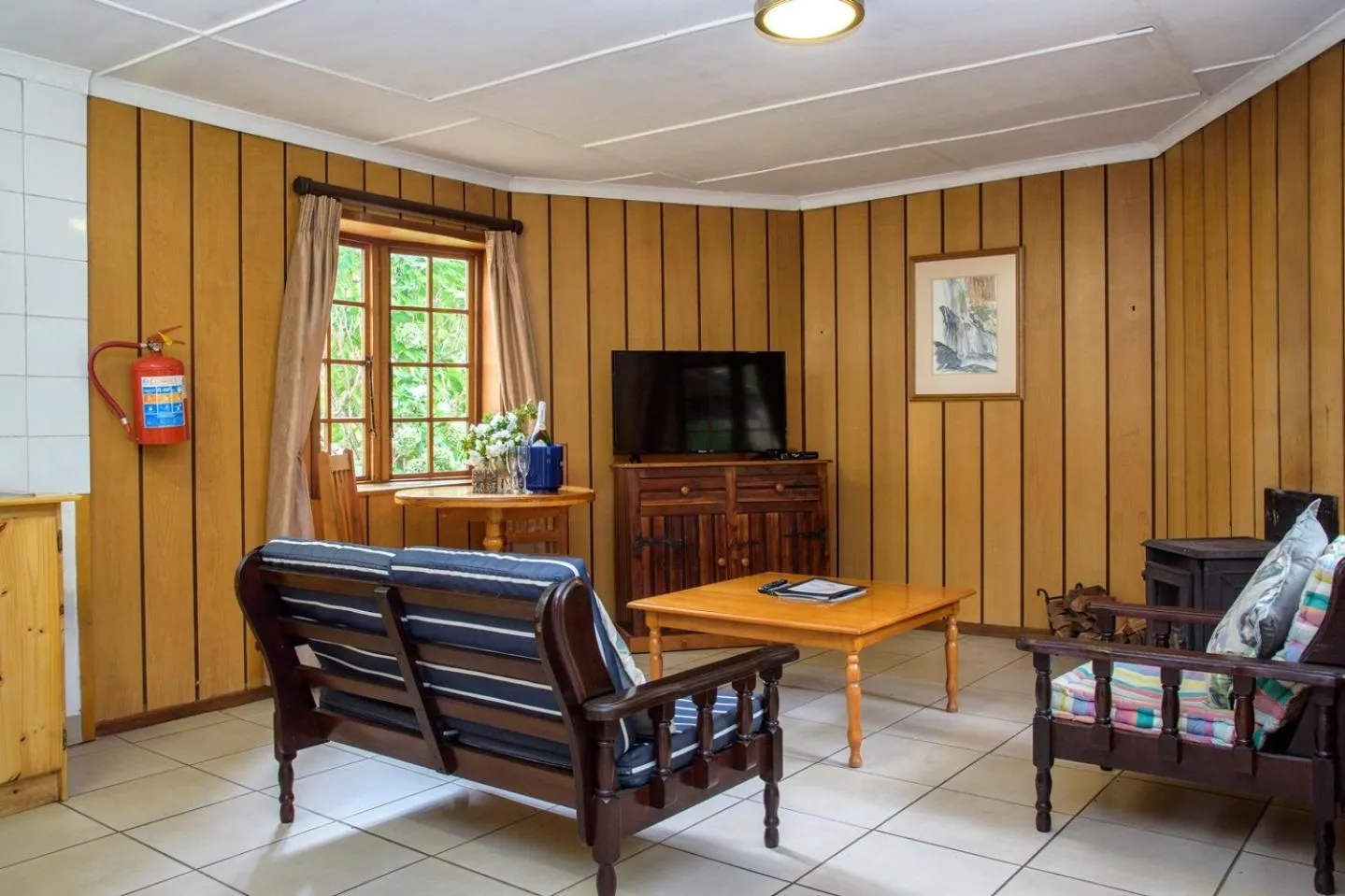 Kitchen or kitchenette in Kings Lodge Hotel