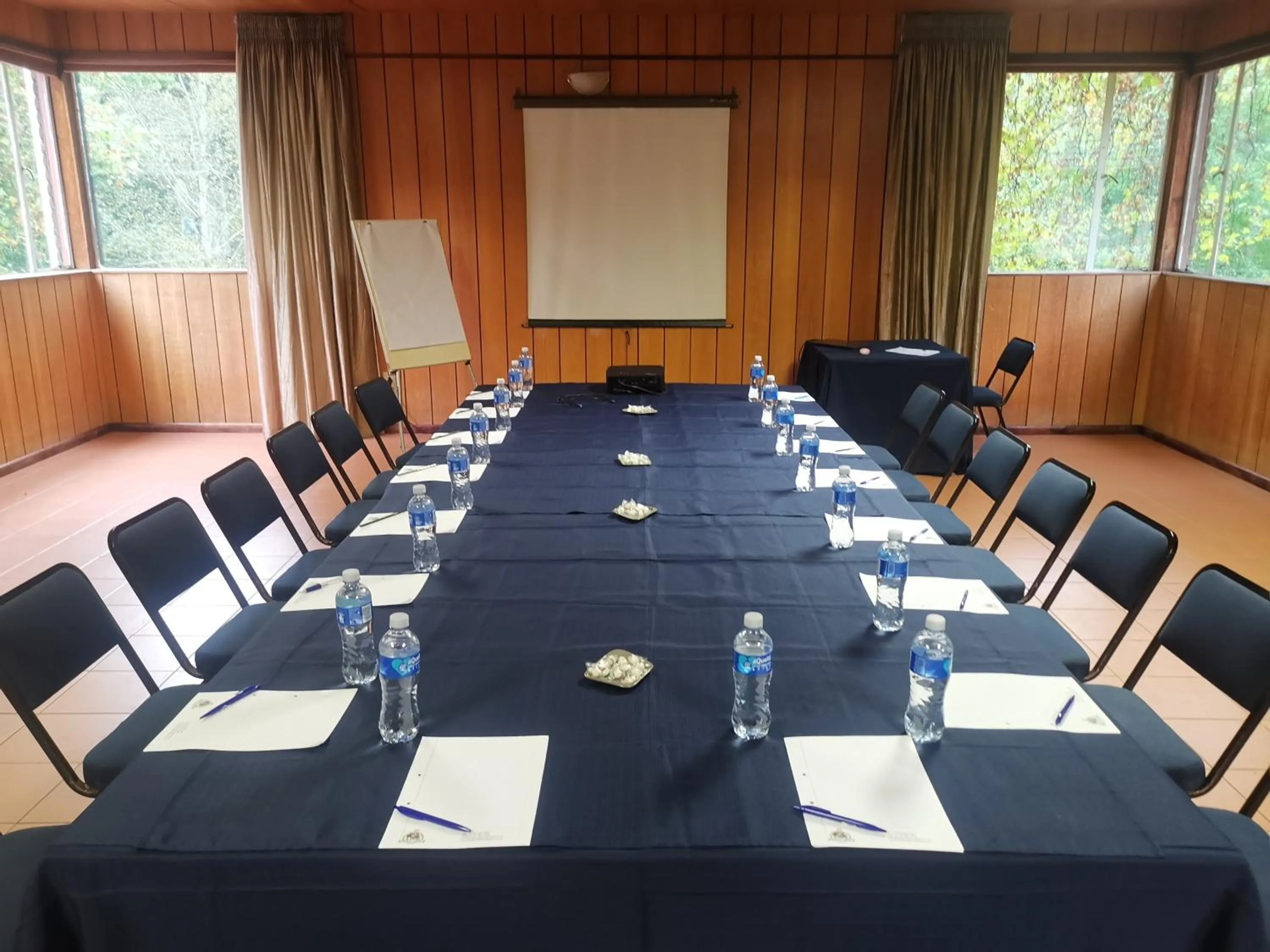 Meeting/conference room in Kings Lodge Hotel