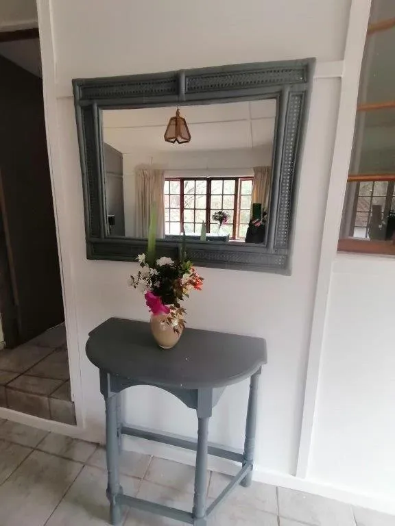 Bedroom in Kings Lodge Hotel