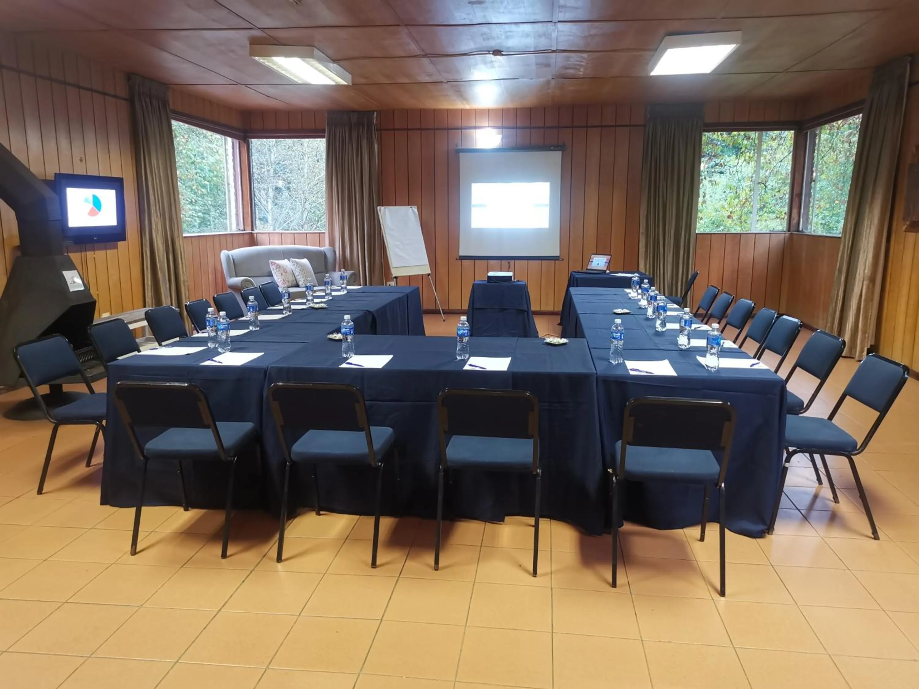 Meeting/conference room in Kings Lodge Hotel