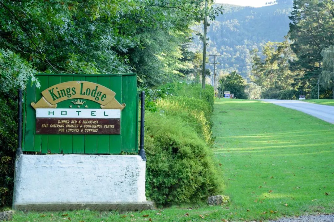 Facade/entrance in Kings Lodge Hotel