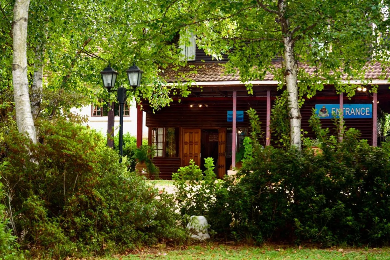 Property building in Kings Lodge Hotel
