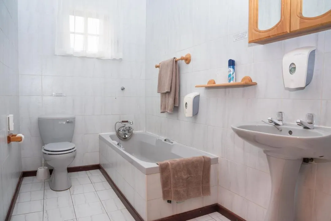 Bathroom in Kings Lodge Hotel