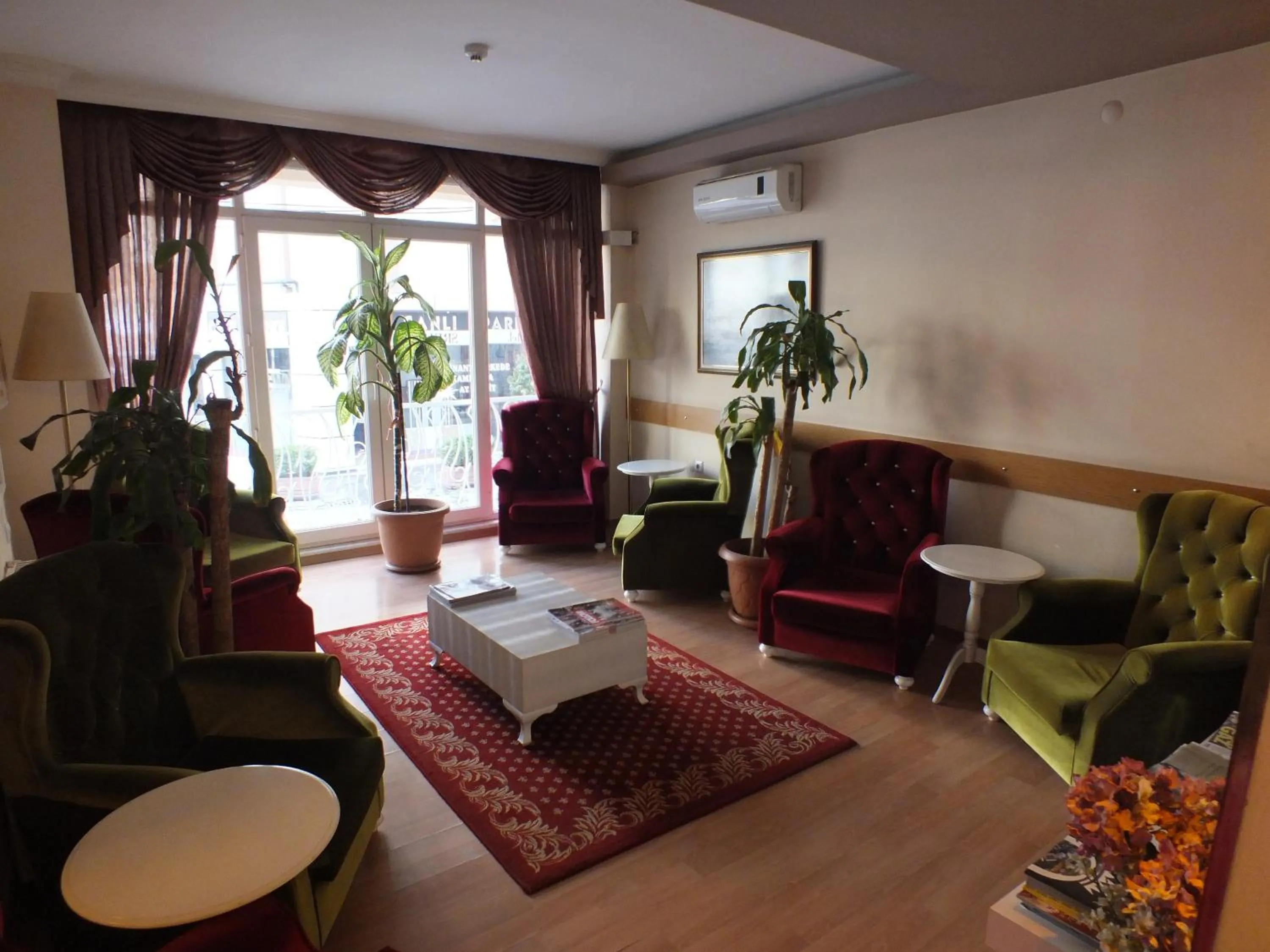 Communal lounge/ TV room in SRF Hotel