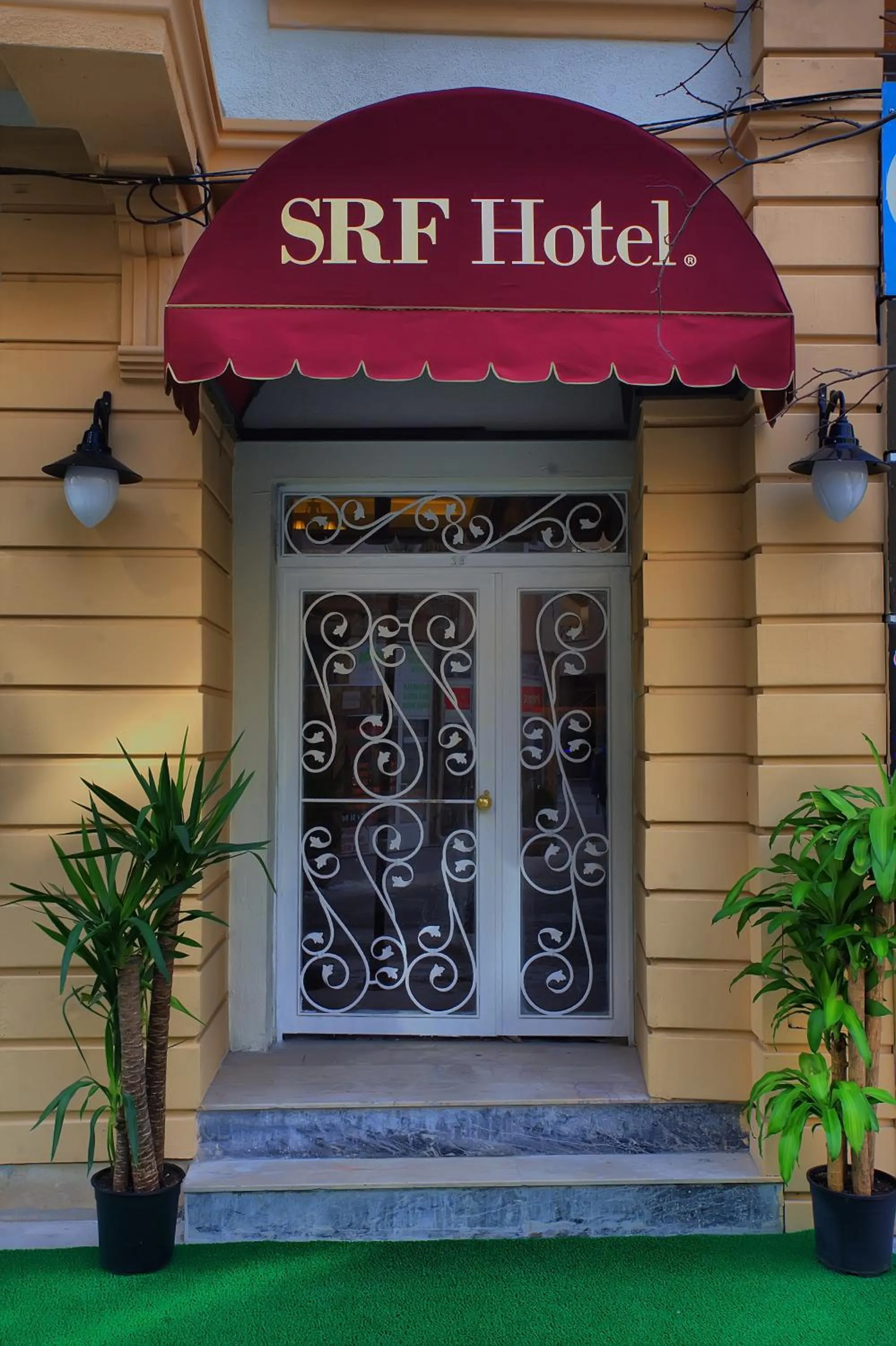 Facade/entrance in SRF Hotel