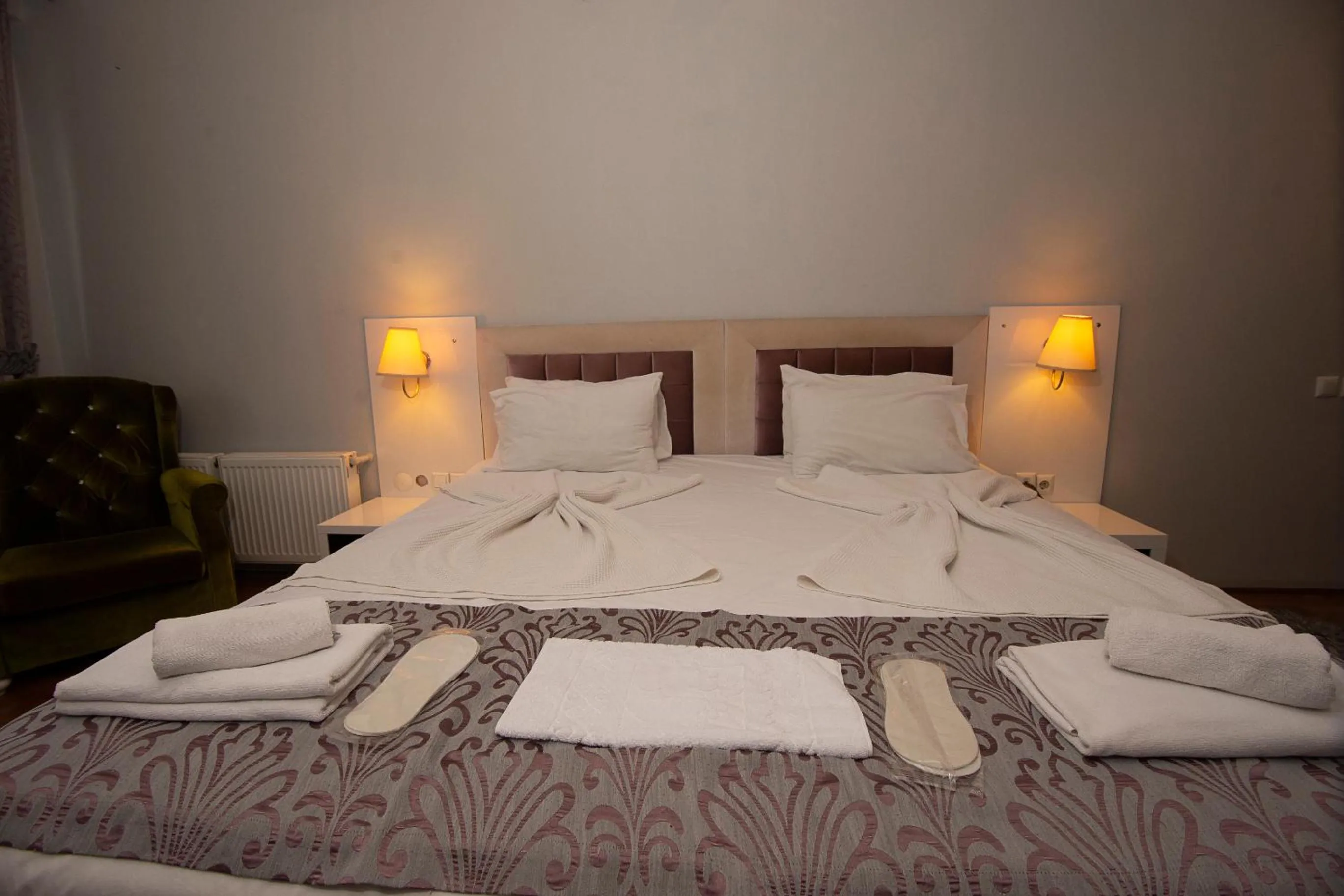 Hot Tub, Bed in SRF Hotel