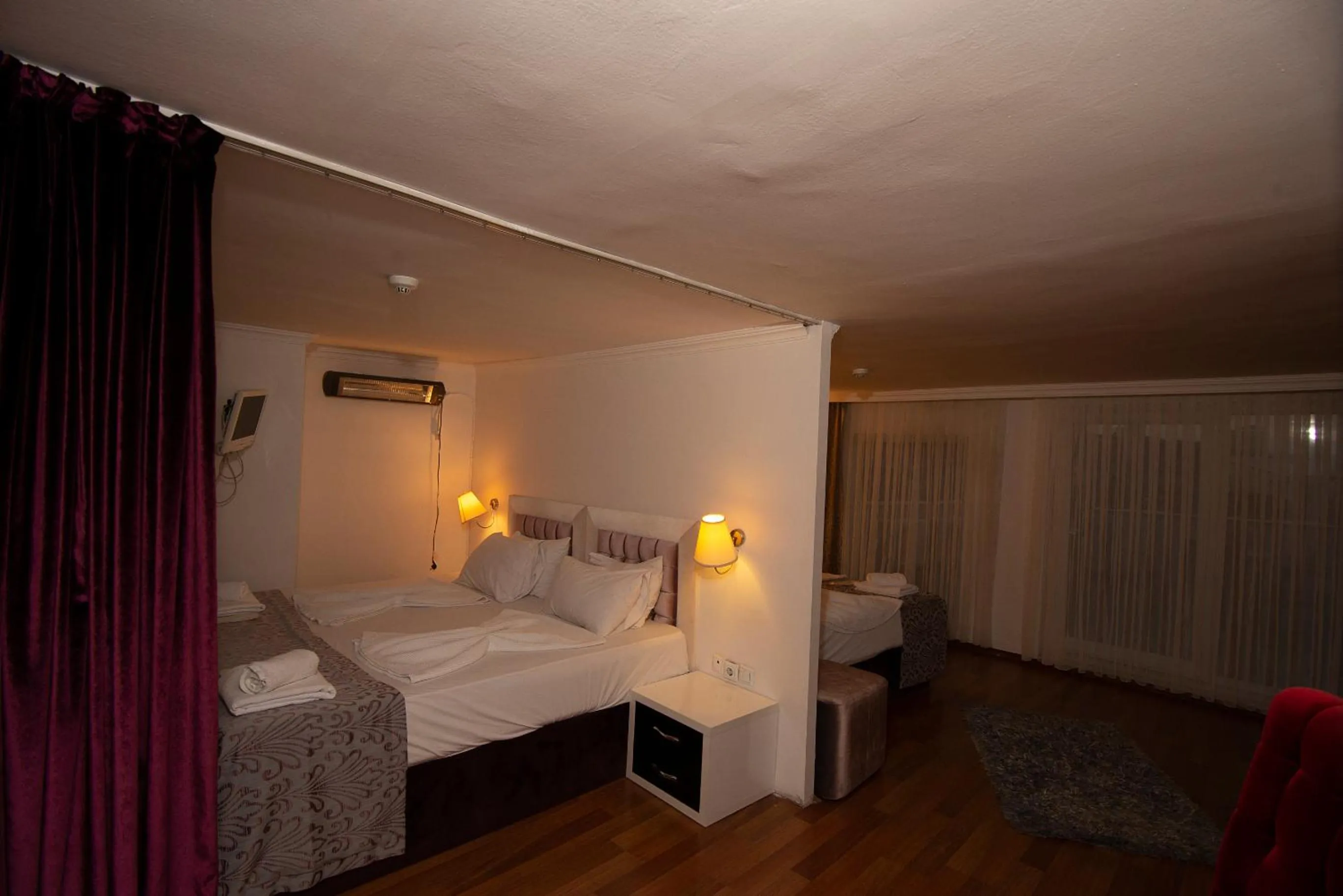 Balcony/Terrace, Bed in SRF Hotel