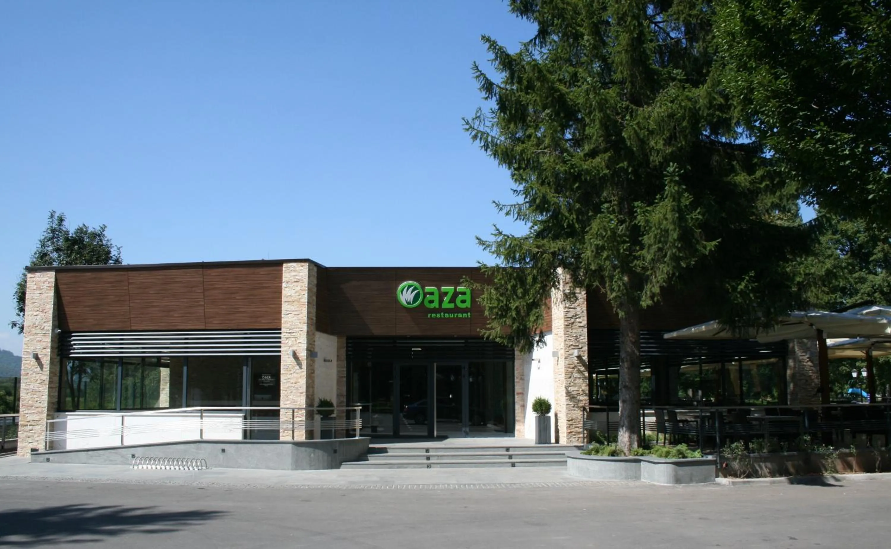 Restaurant/places to eat in Villas and apartments Oaza