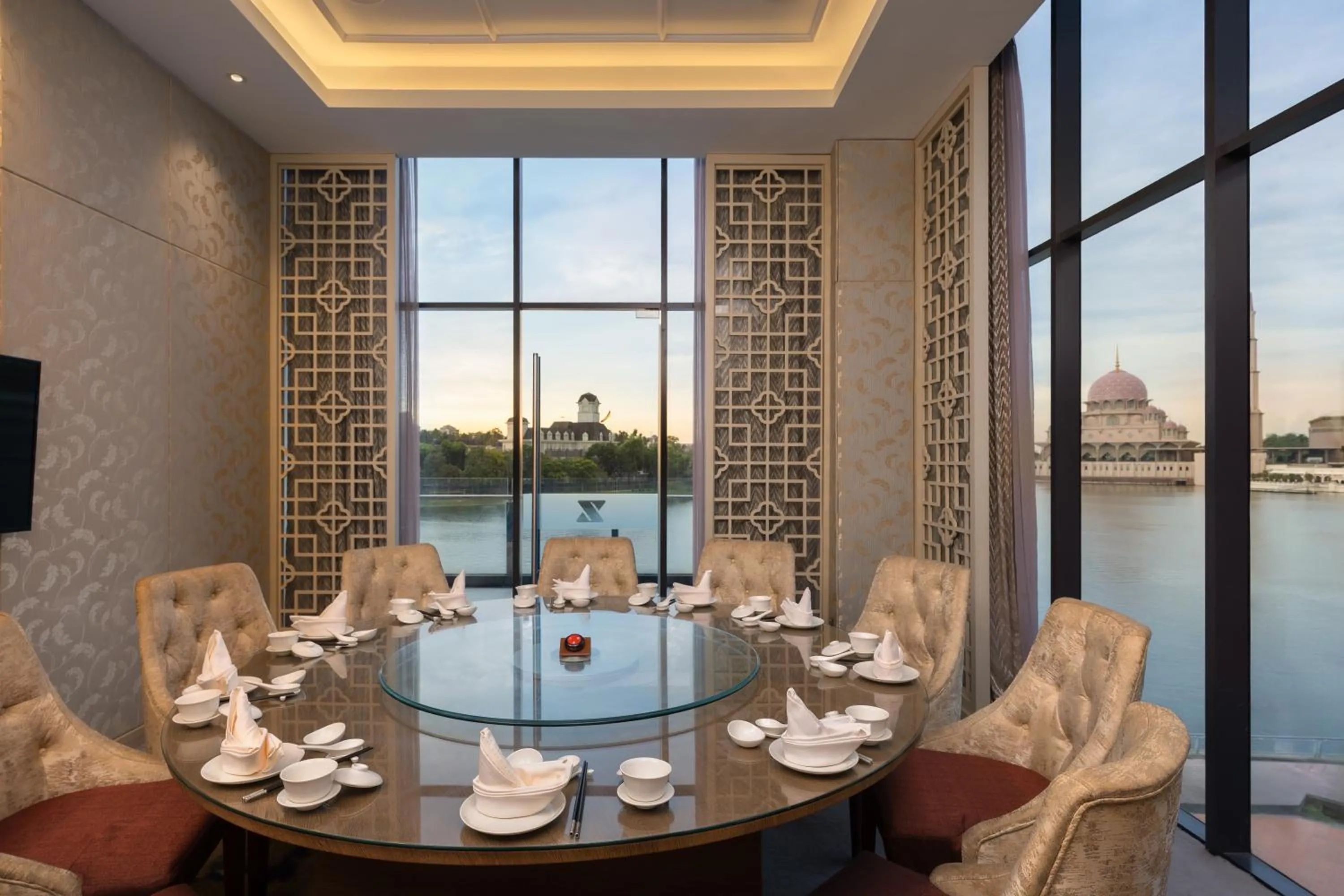 Restaurant/places to eat in Zenith Hotel Putrajaya