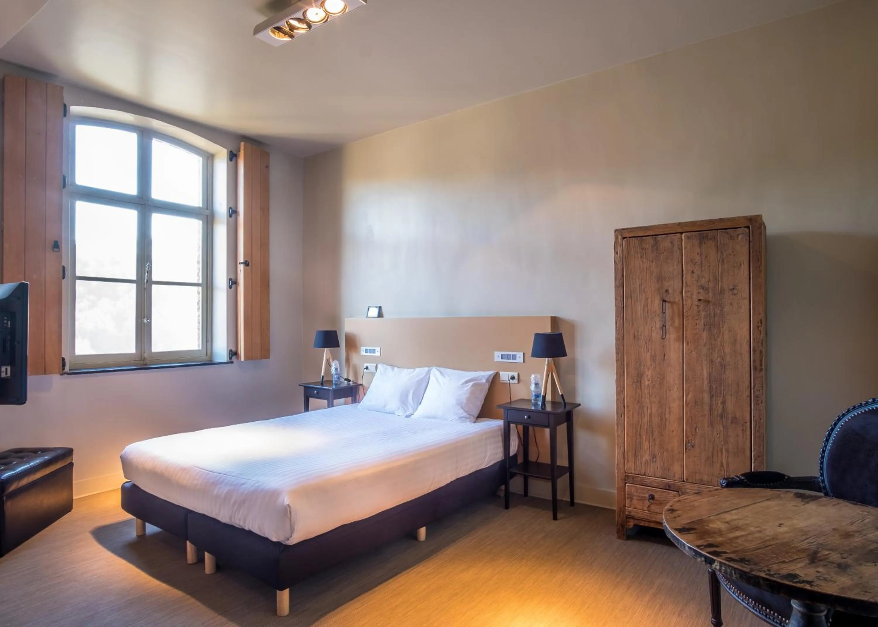 Bedroom, Bed in La Merveilleuse by Infiniti hôtel