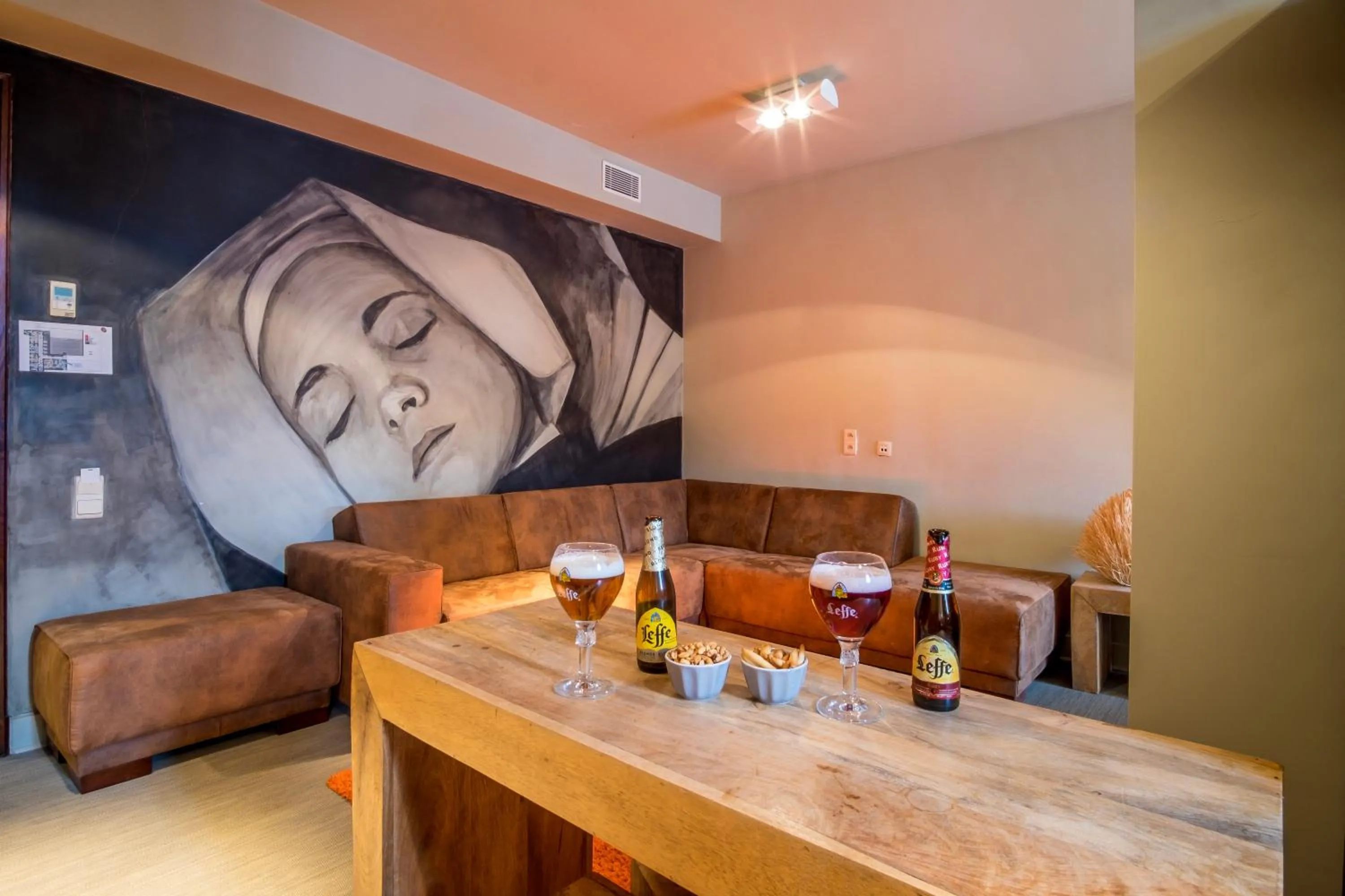 Seating area in La Merveilleuse by Infiniti hôtel