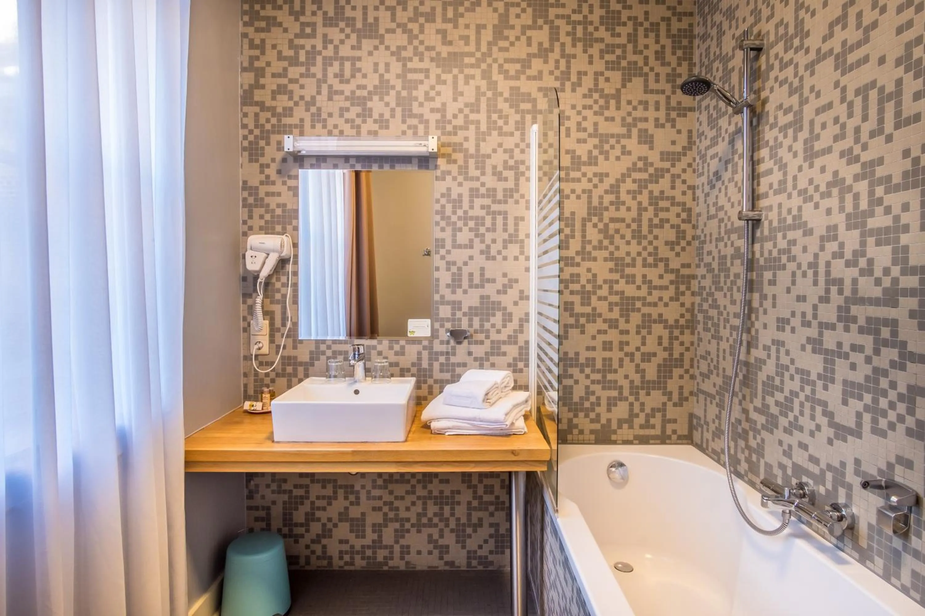 Bathroom in La Merveilleuse by Infiniti hôtel