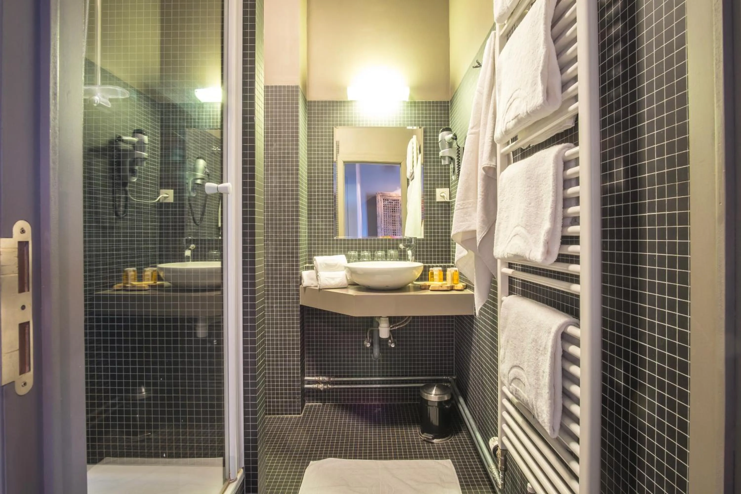 Shower in La Merveilleuse by Infiniti hôtel