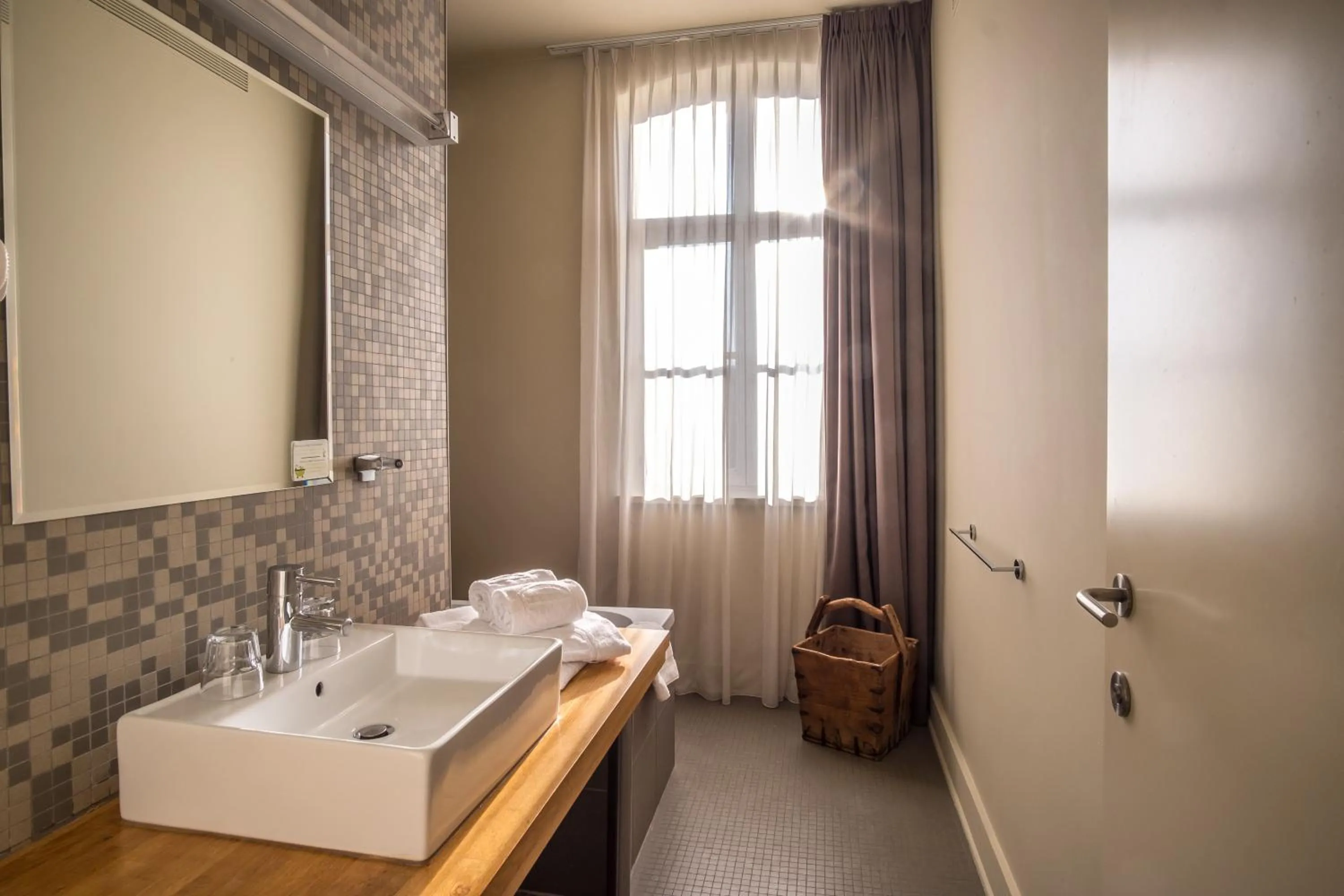 Bathroom in La Merveilleuse by Infiniti hôtel