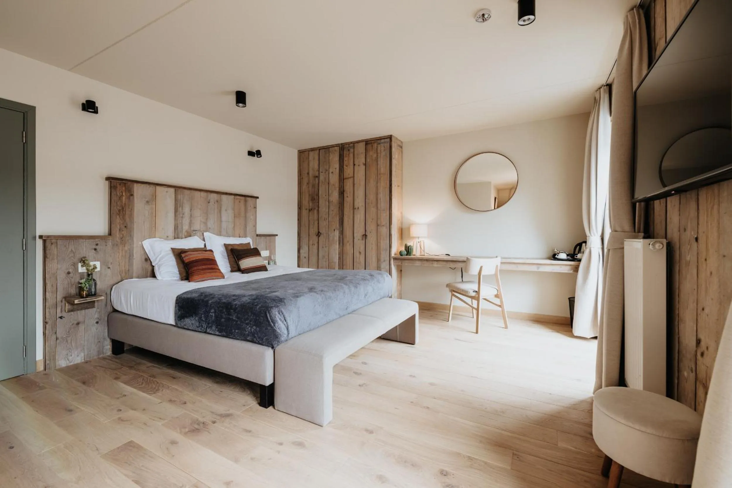 Bedroom, Bed in La Merveilleuse by Infiniti hôtel