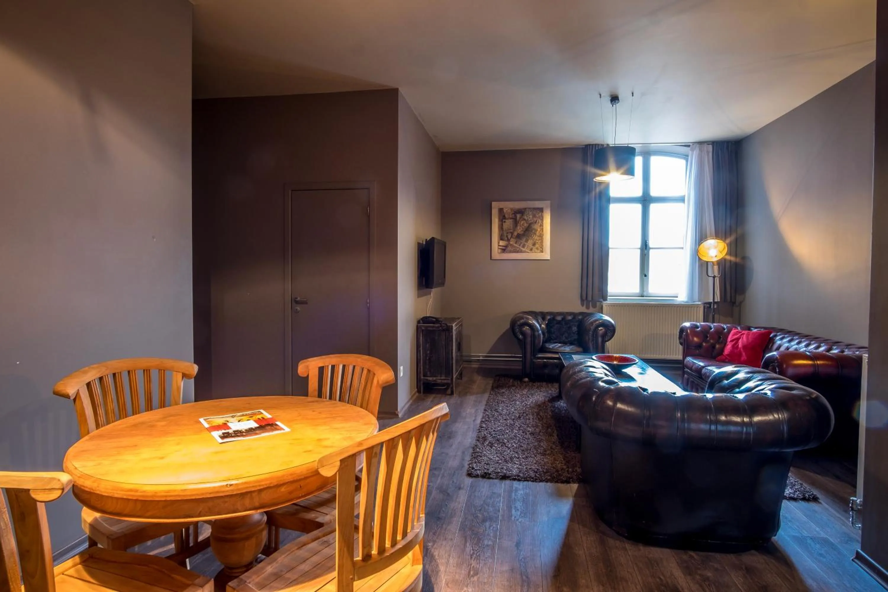 Seating area in La Merveilleuse by Infiniti hôtel