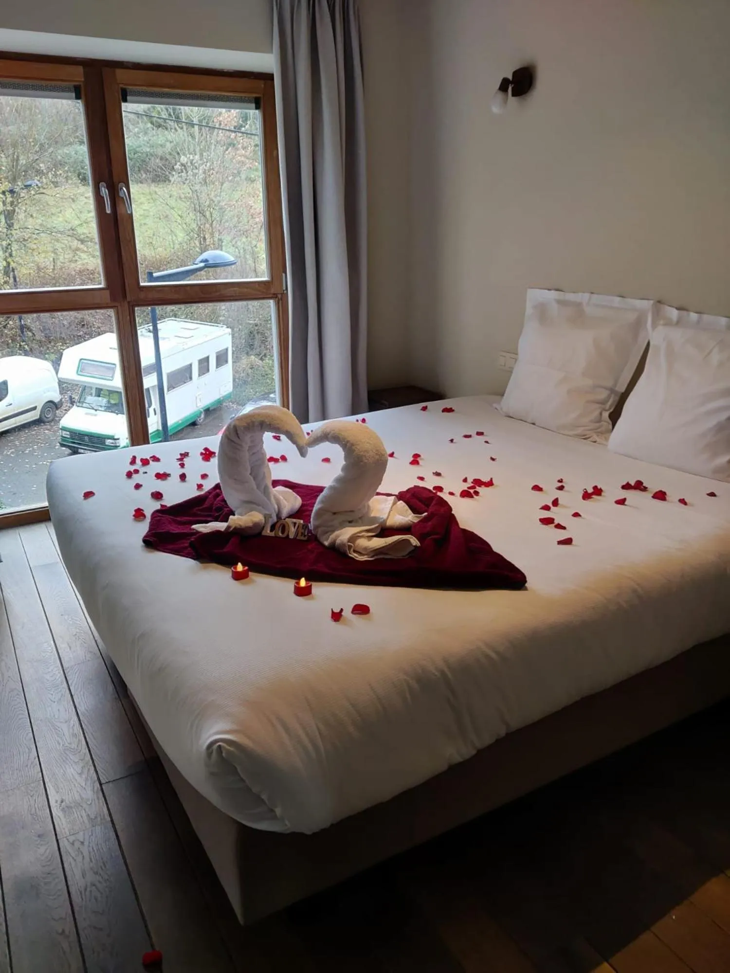 Bed in La Merveilleuse by Infiniti hôtel