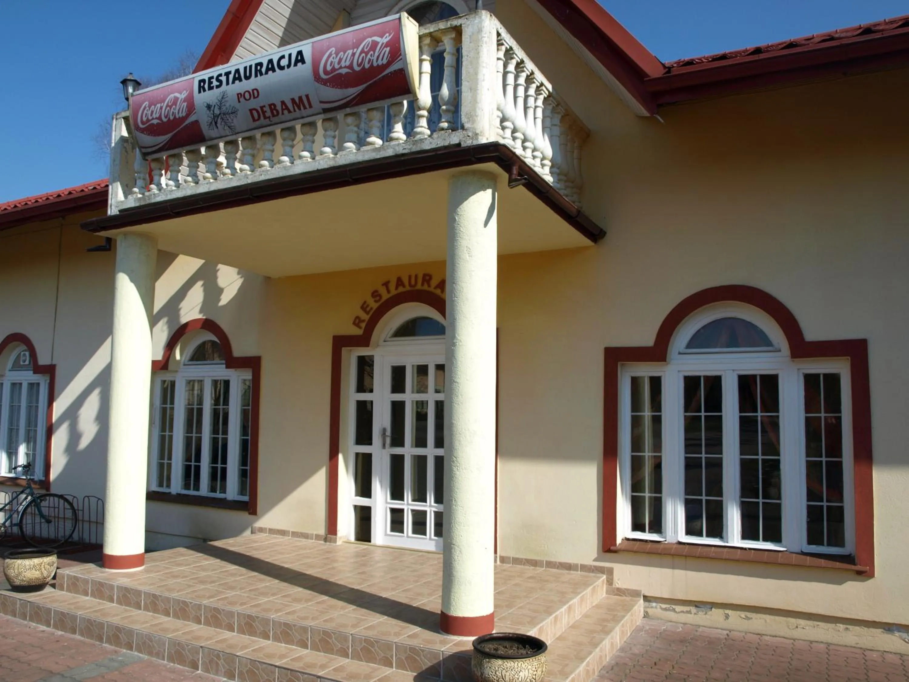 Facade/entrance in Hotel Pod Dębami