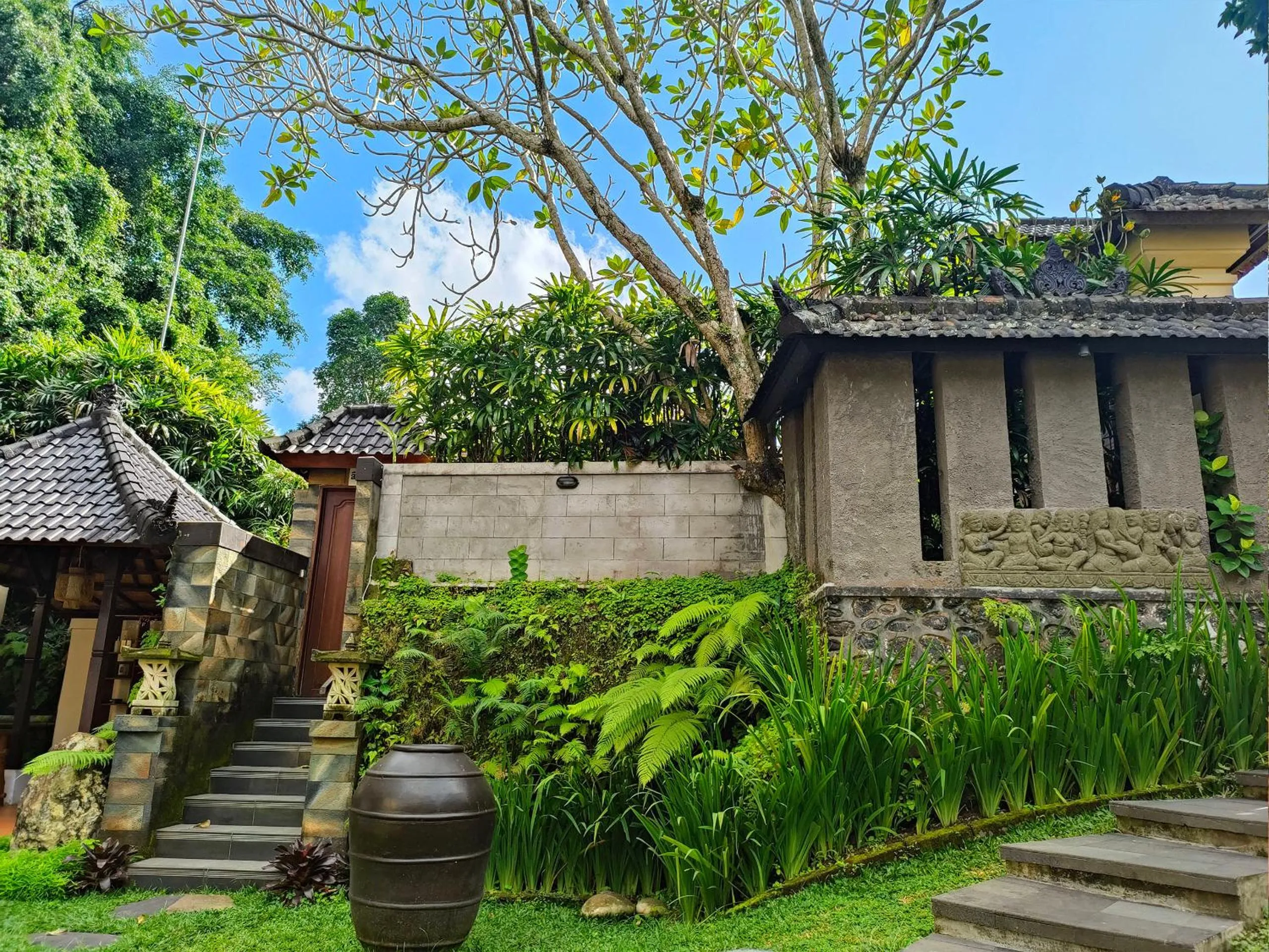 Facade/entrance in Villa Nirvana